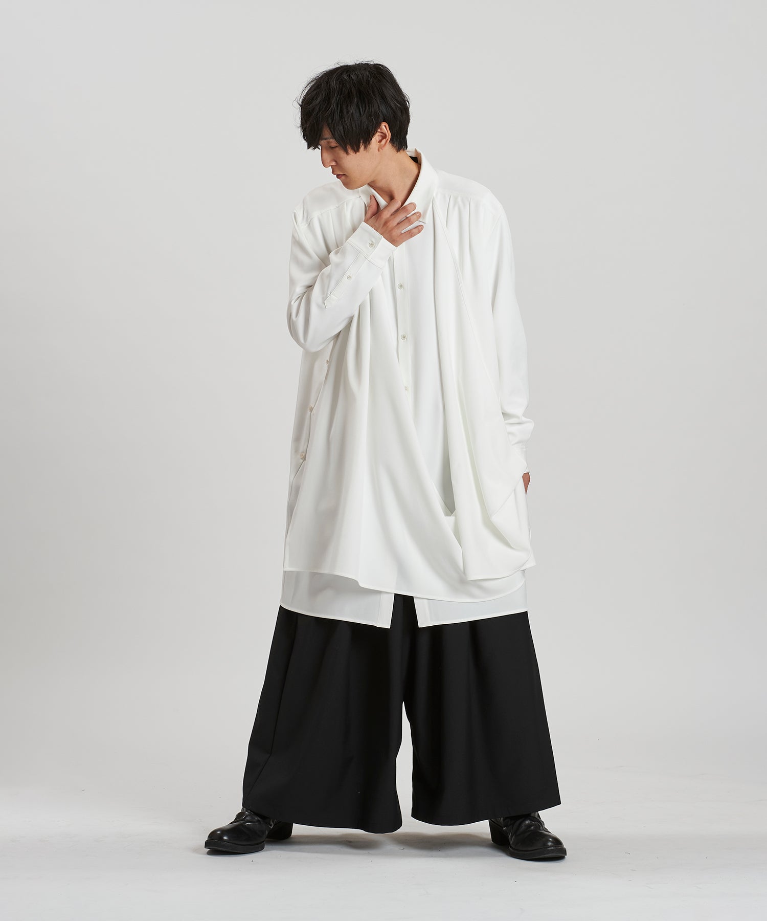 WHITE Model:H169cm