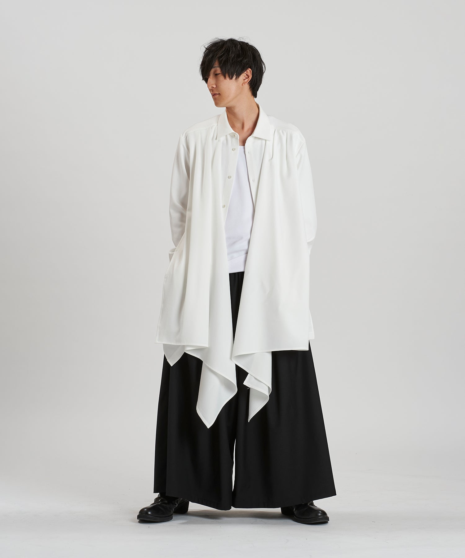WHITE Model:H169cm