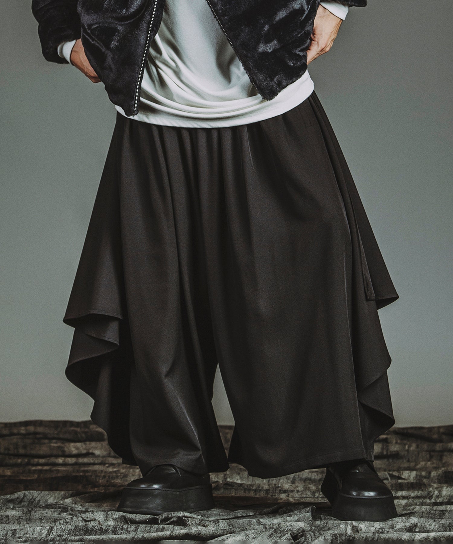 BLACK Model:H182cm