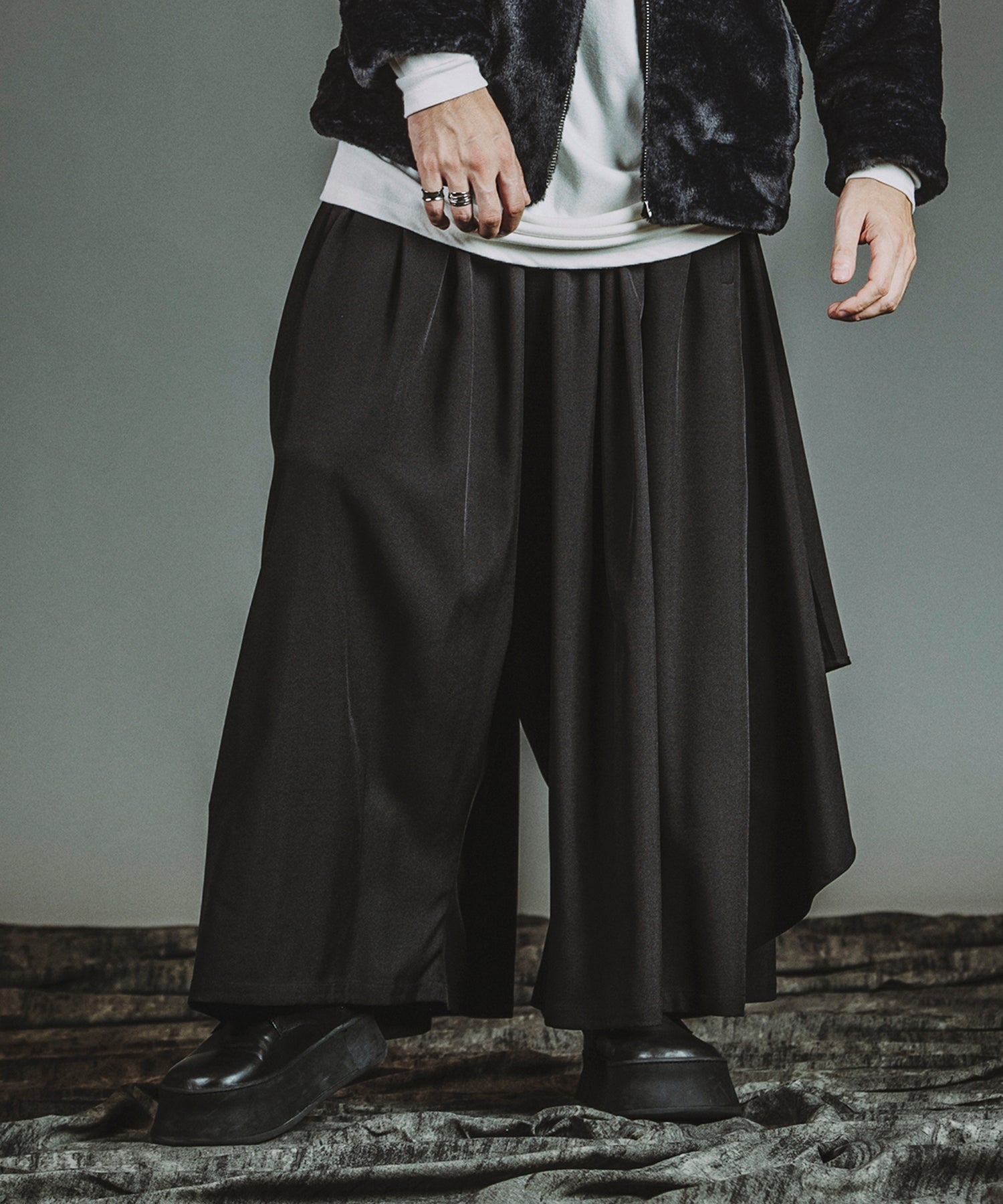 BLACK Model:H182cm