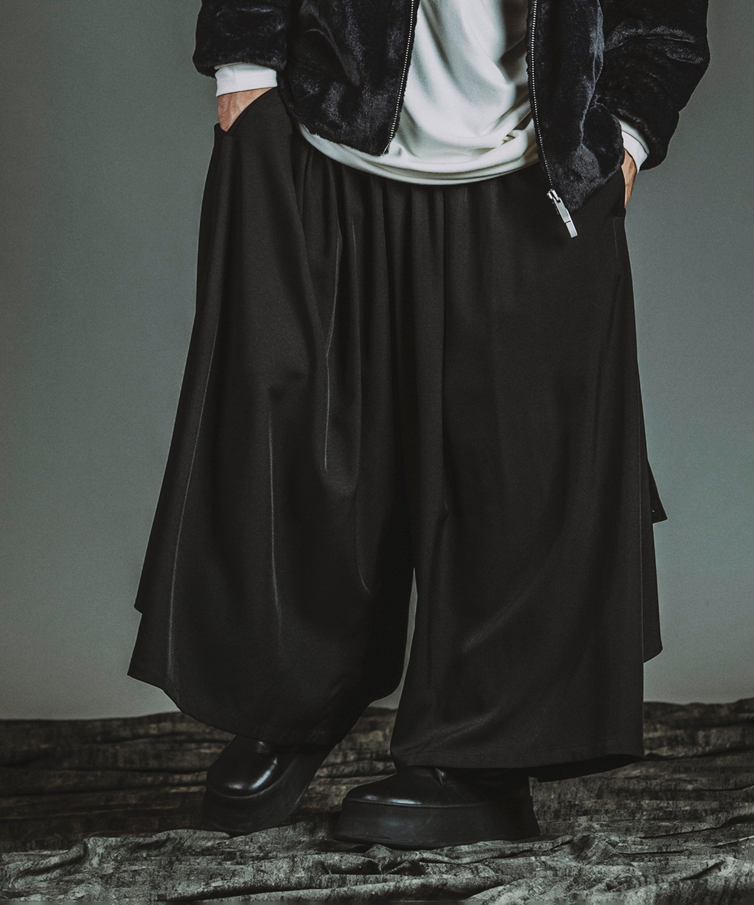 BLACK Model:H182cm