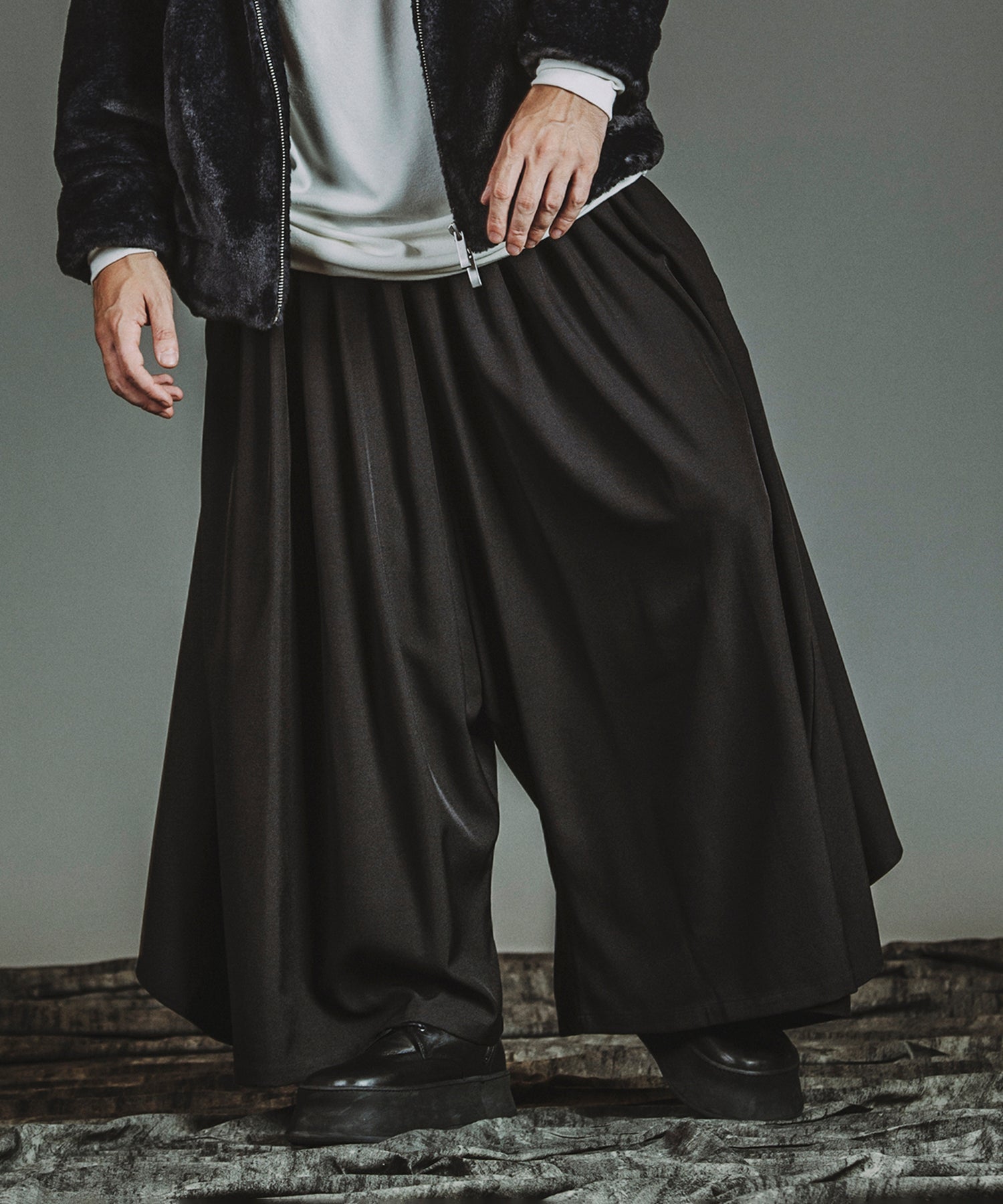 BLACK Model:H182cm