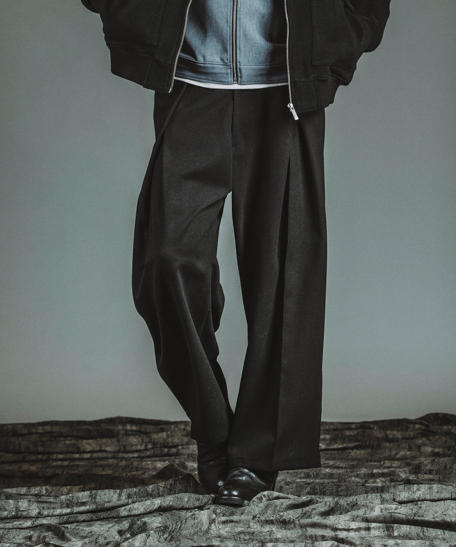 クロスタックワイドトラウザーズ – NO ID.