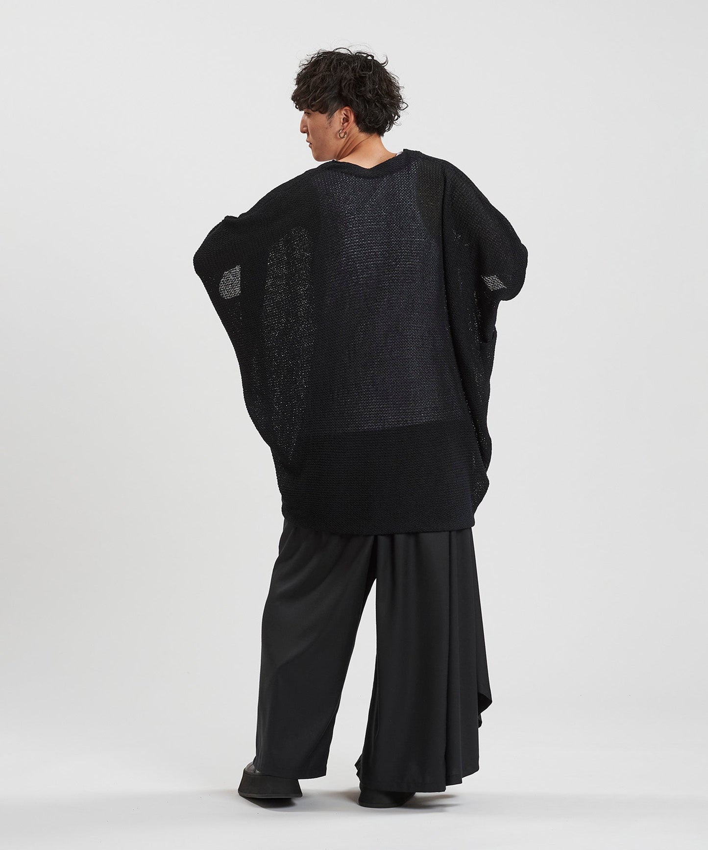 BLACK Model:H169cm