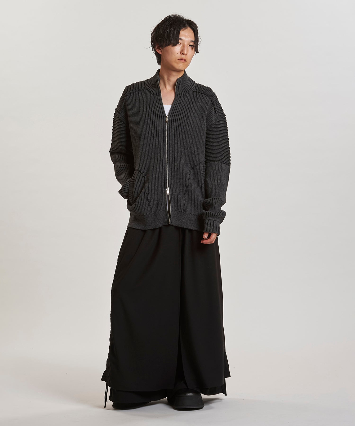 GRAY Model:H169cm