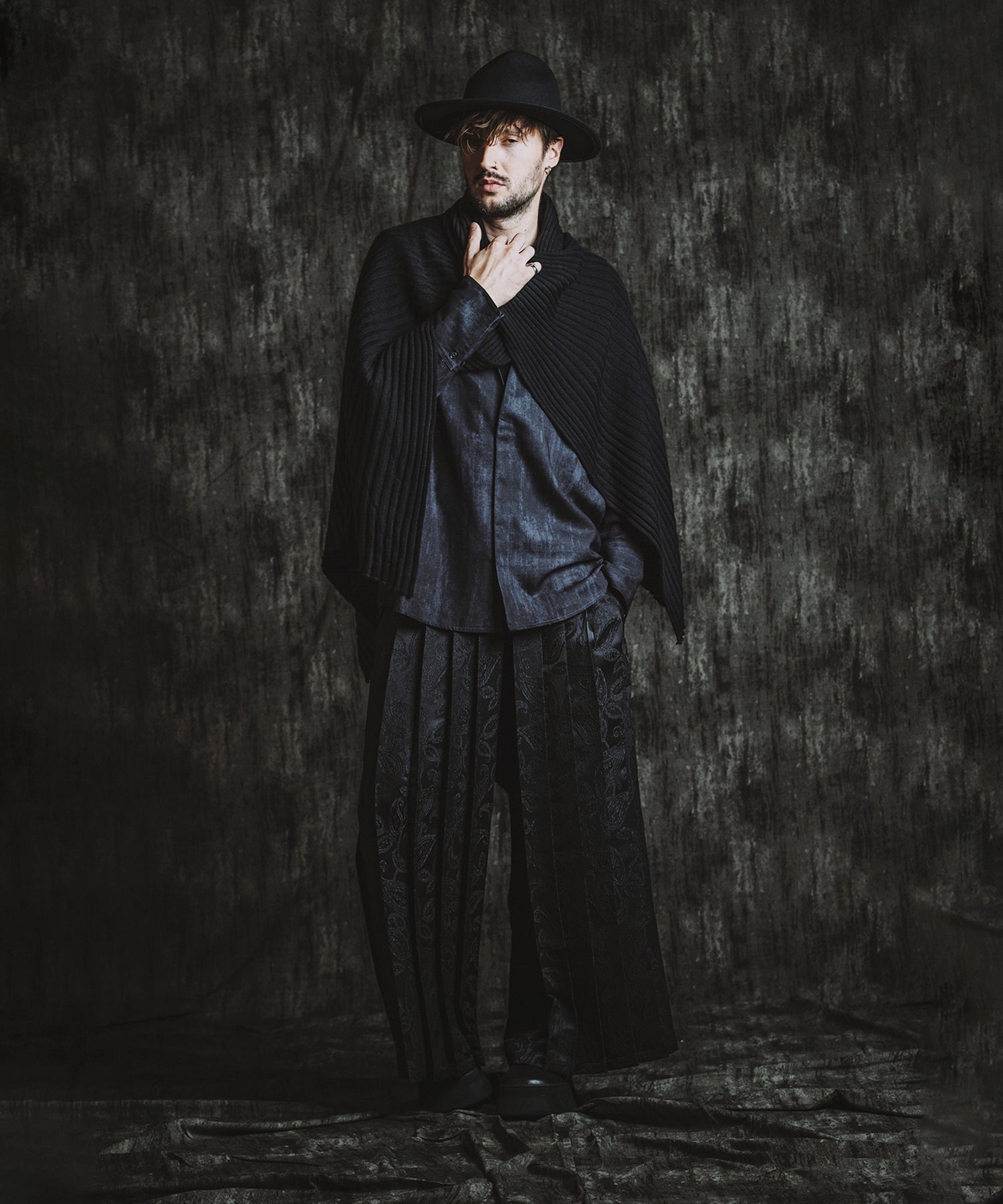 BLACK Model:H182cm