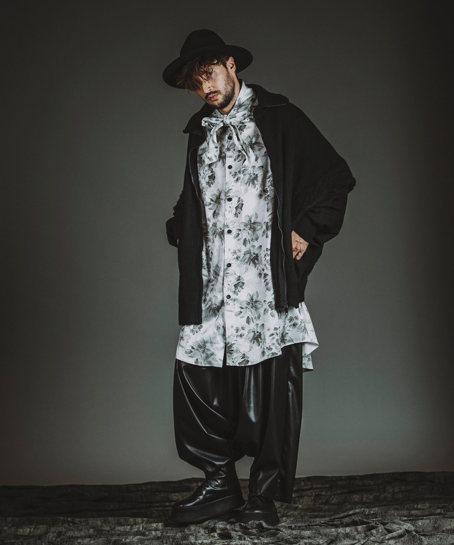 BLACK Model:H182cm