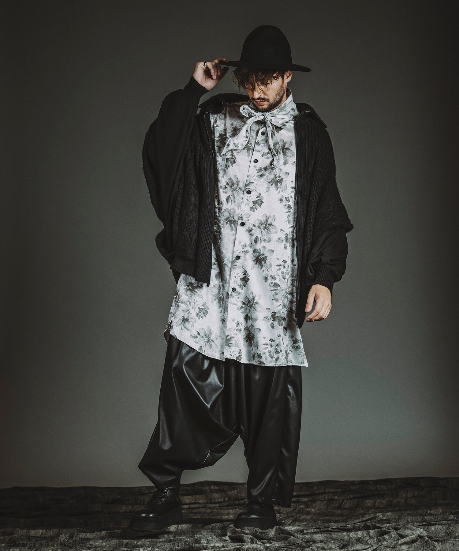 BLACK Model:H182cm
