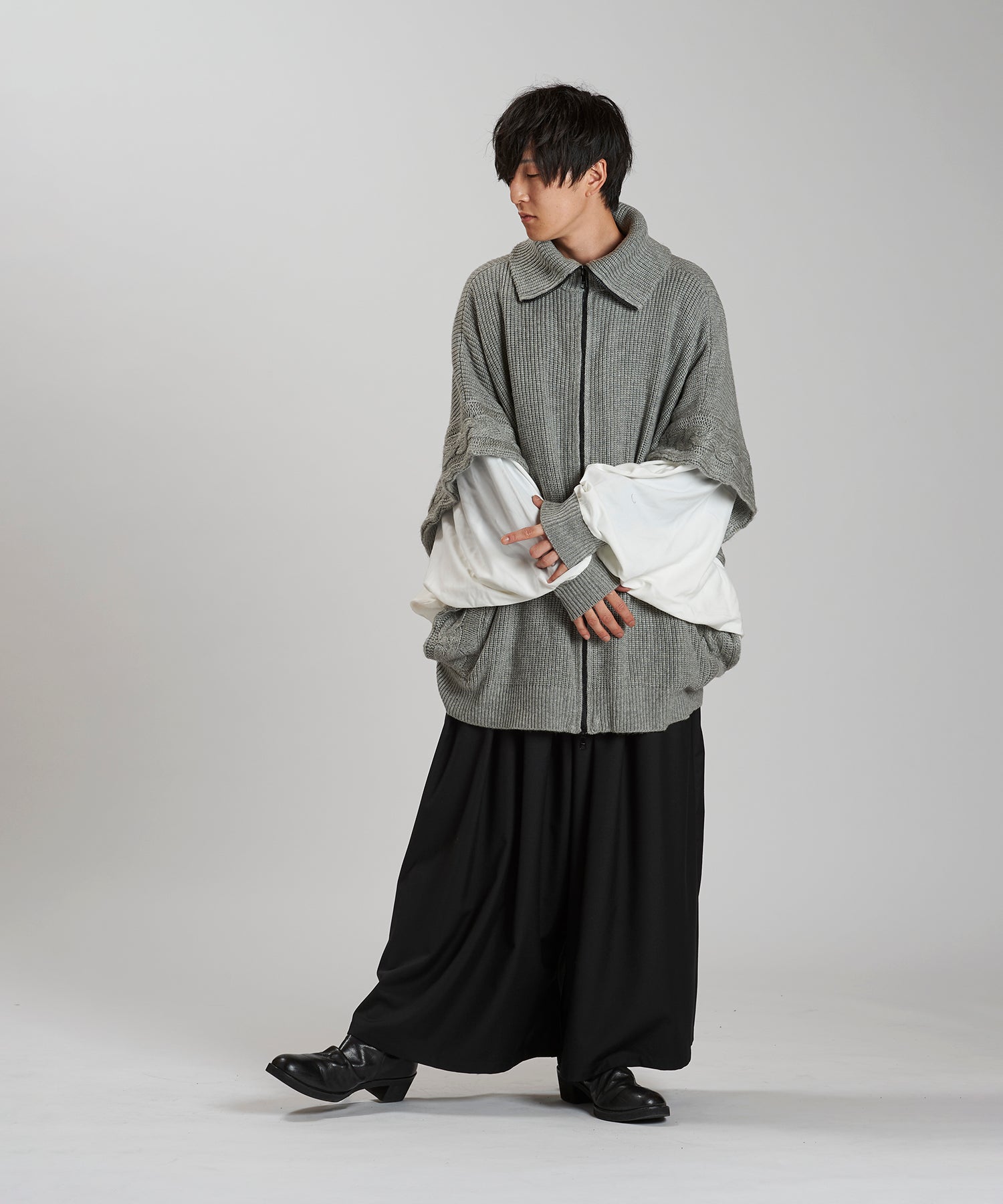 GRAY Model:H169cm