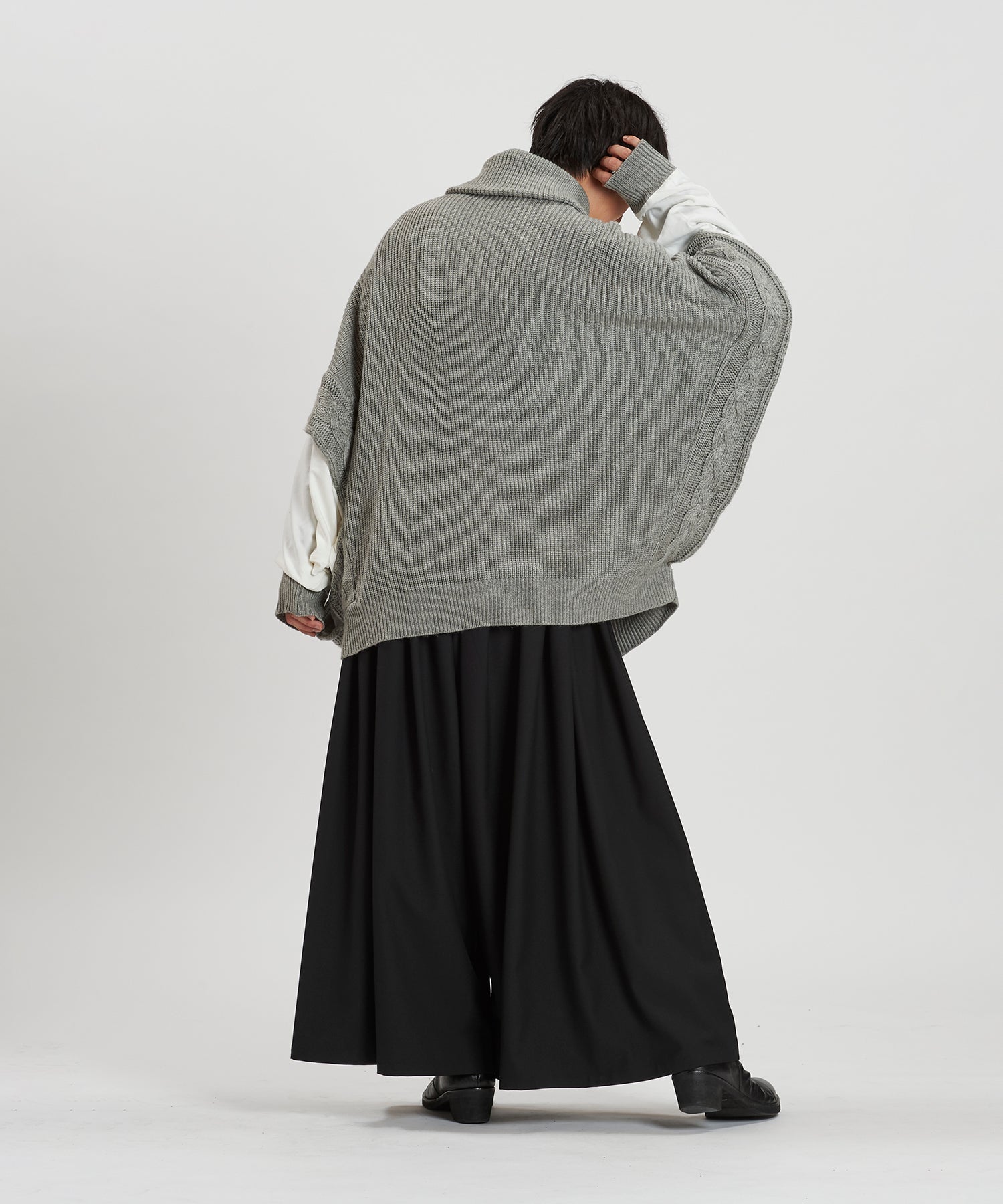 GRAY Model:H169cm