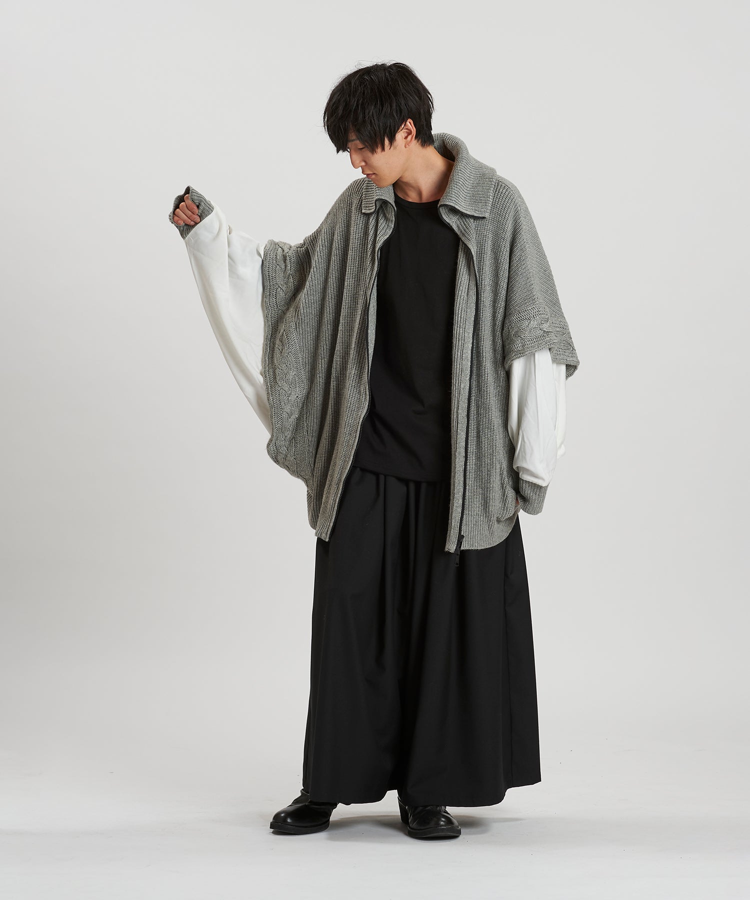 GRAY Model:H169cm