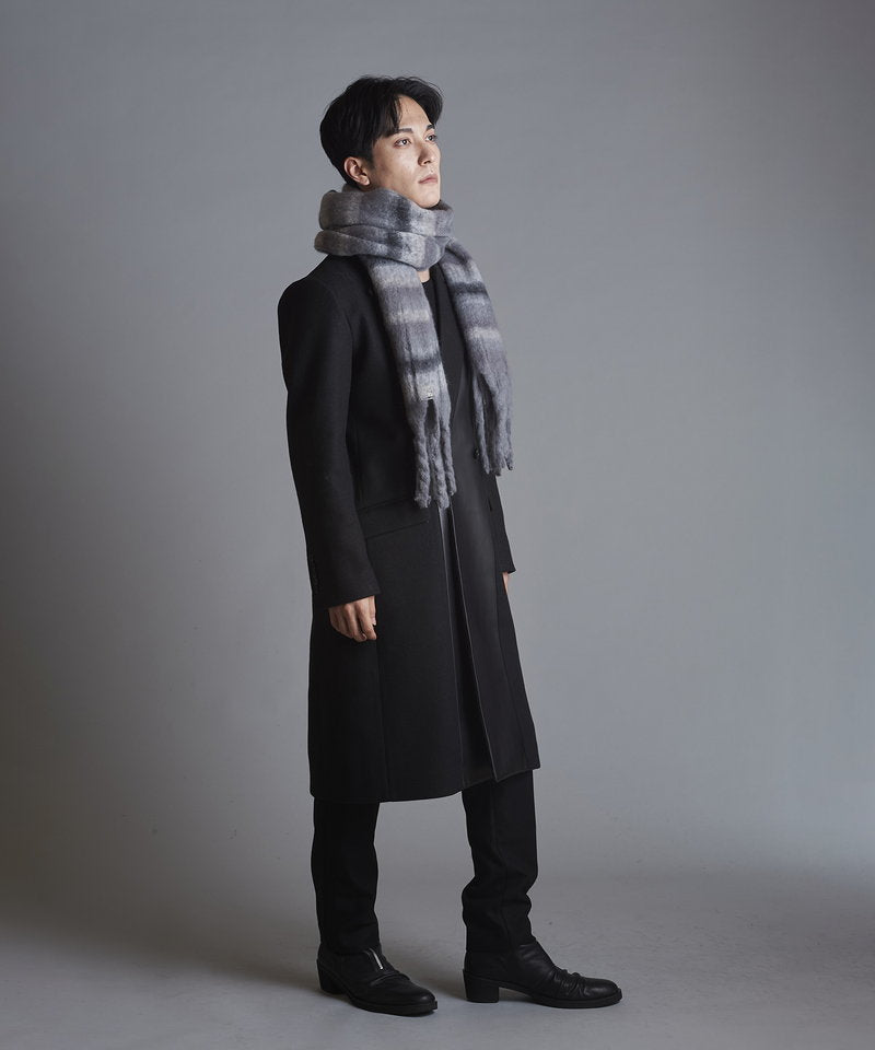 Gradient border stole