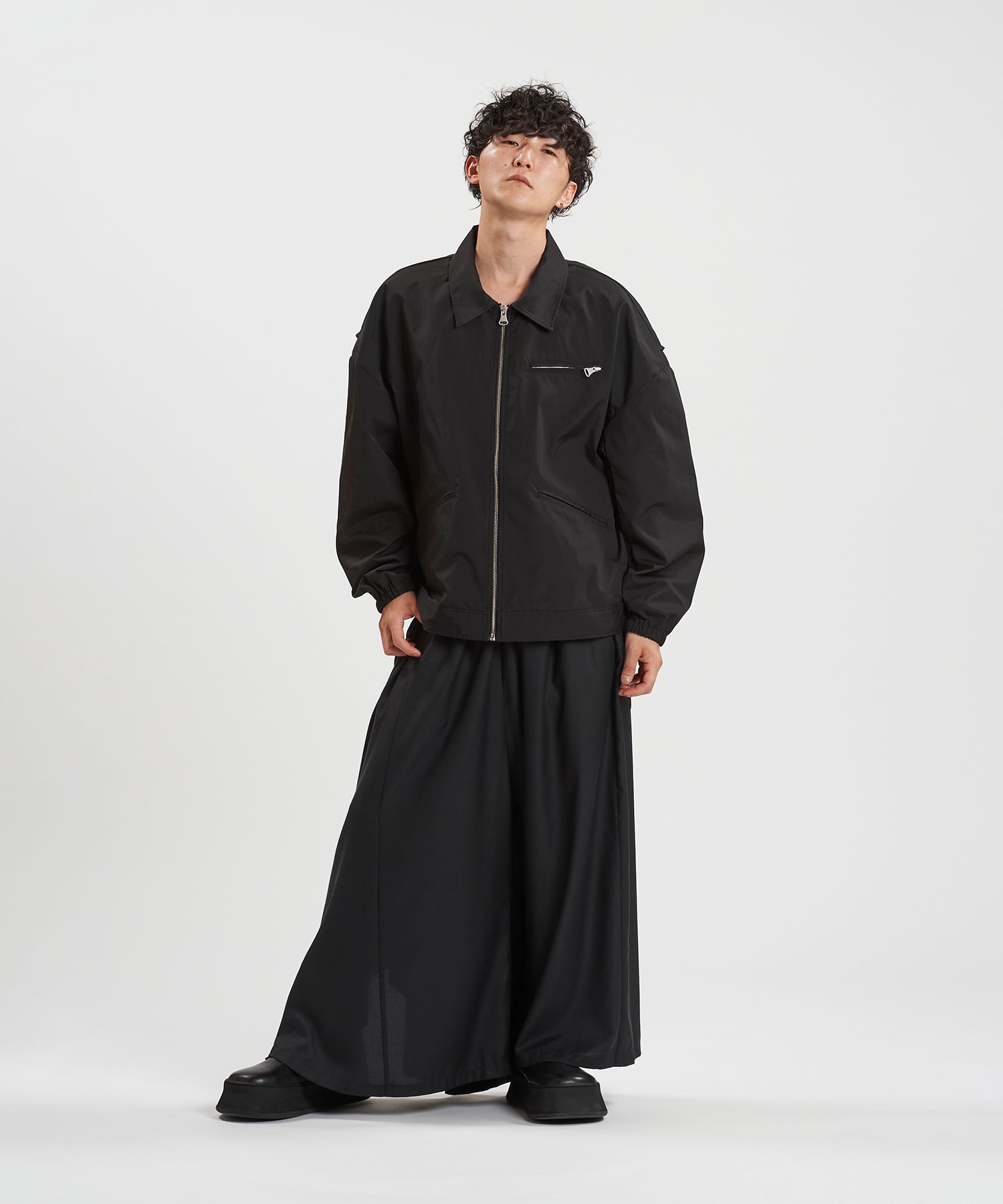 BLACK Model:H169cm
