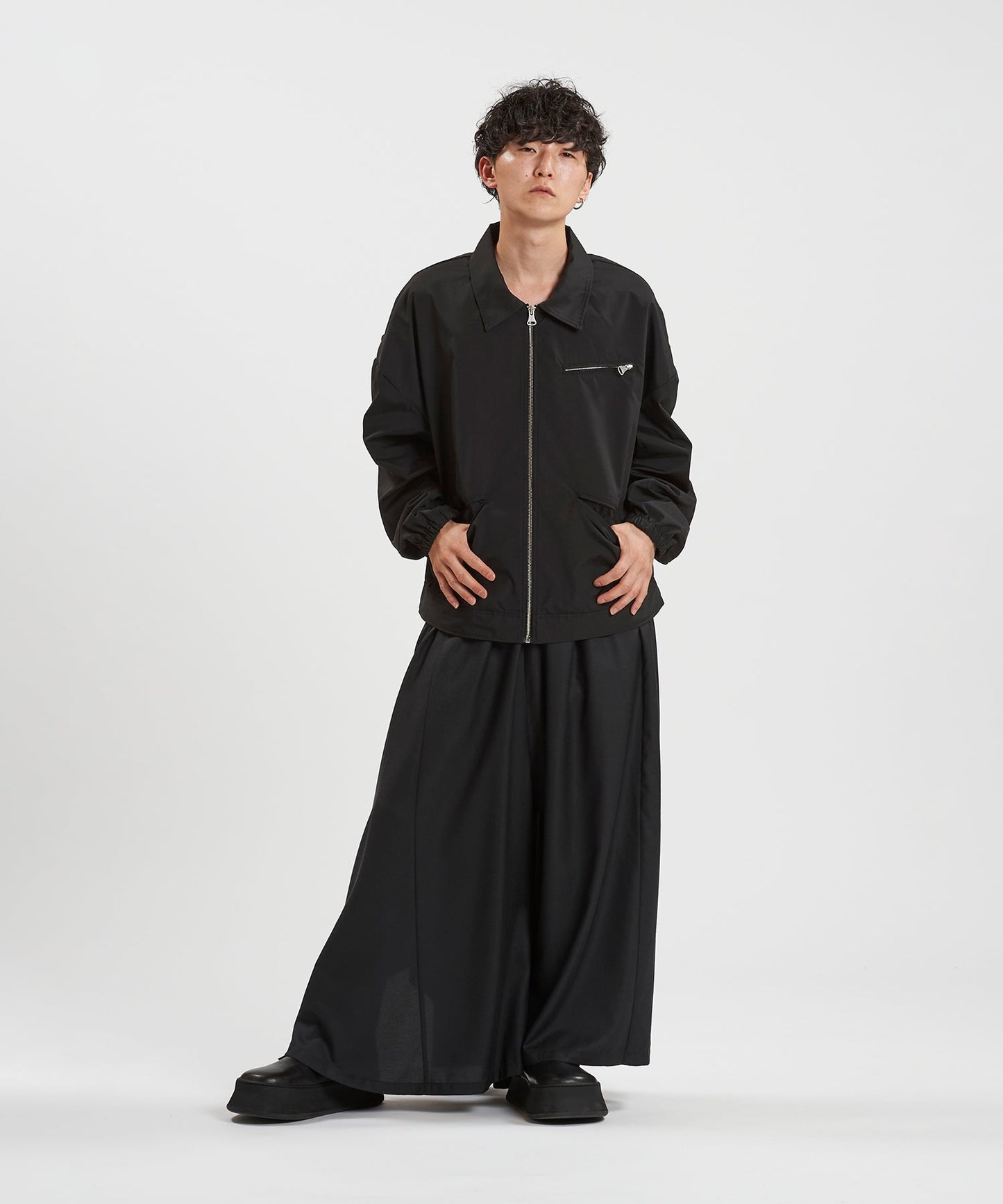 BLACK Model:H169cm