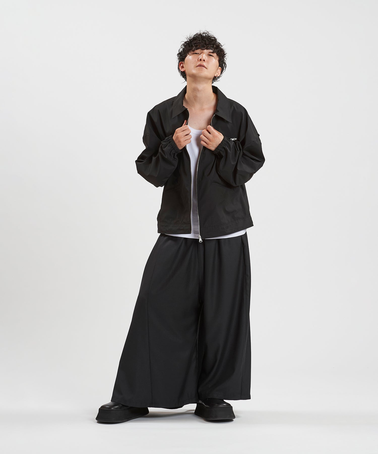 BLACK Model:H169cm