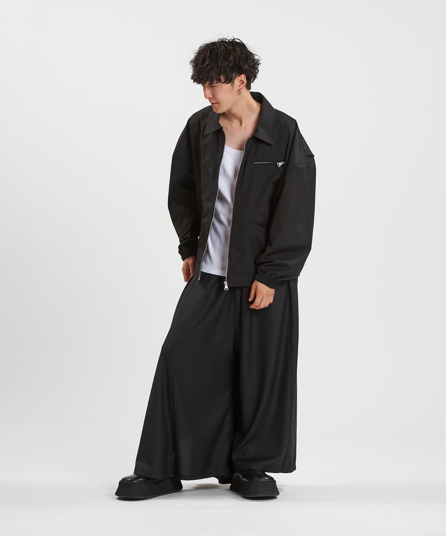 BLACK Model:H169cm