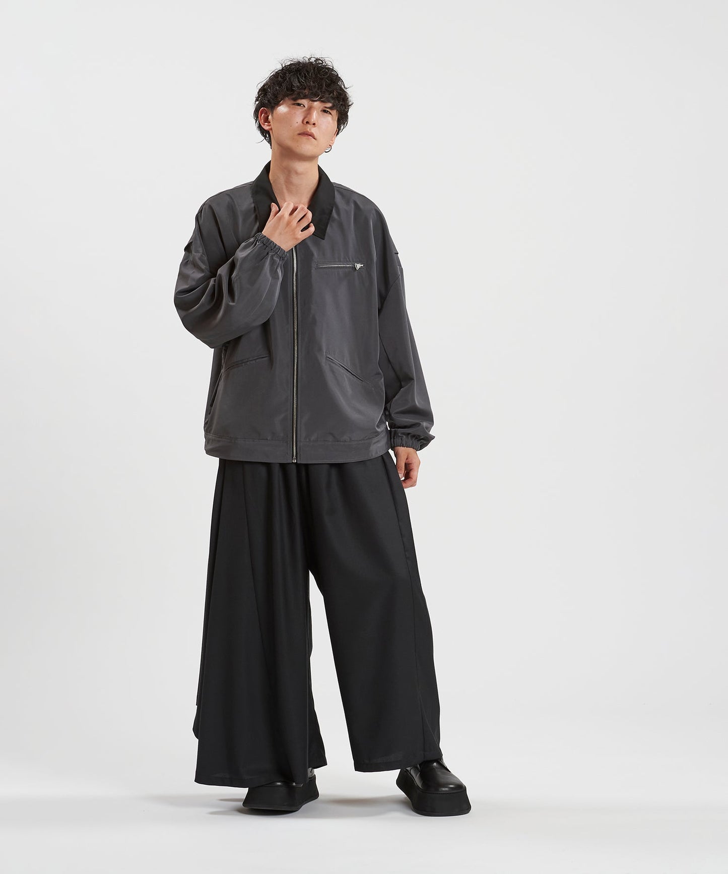GRAY Model:H169cm