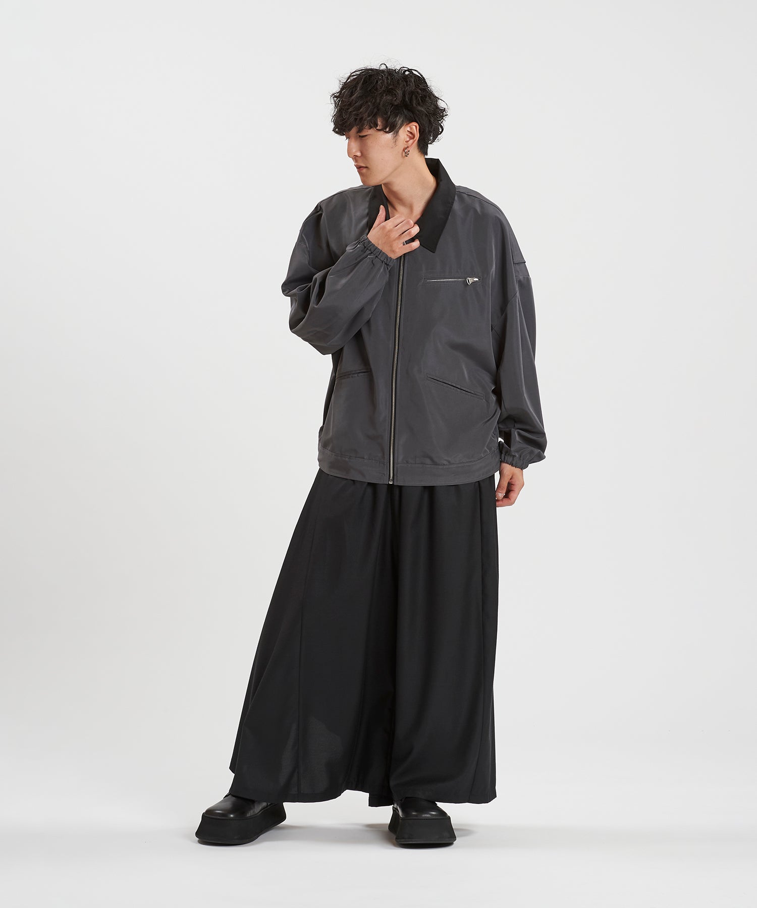 GRAY Model:H169cm