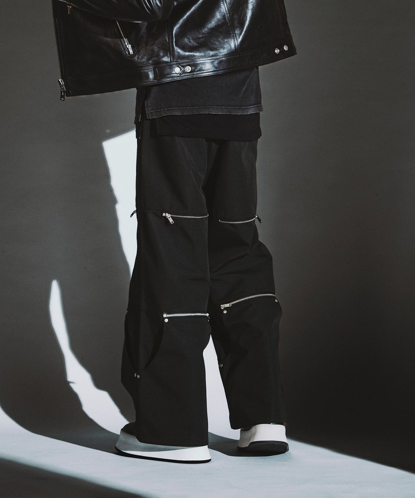 BLACK Model:H182cm