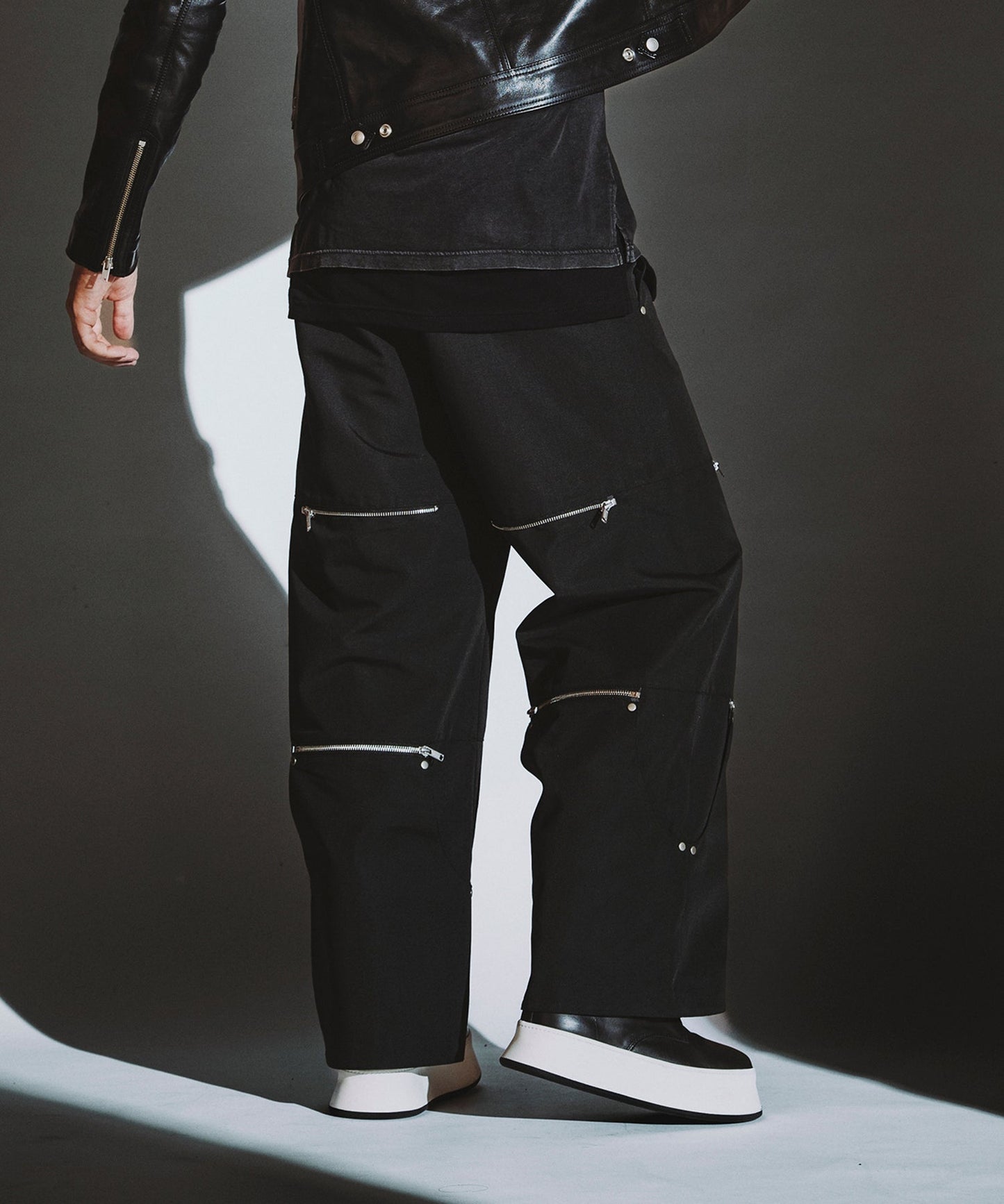 BLACK Model:H182cm