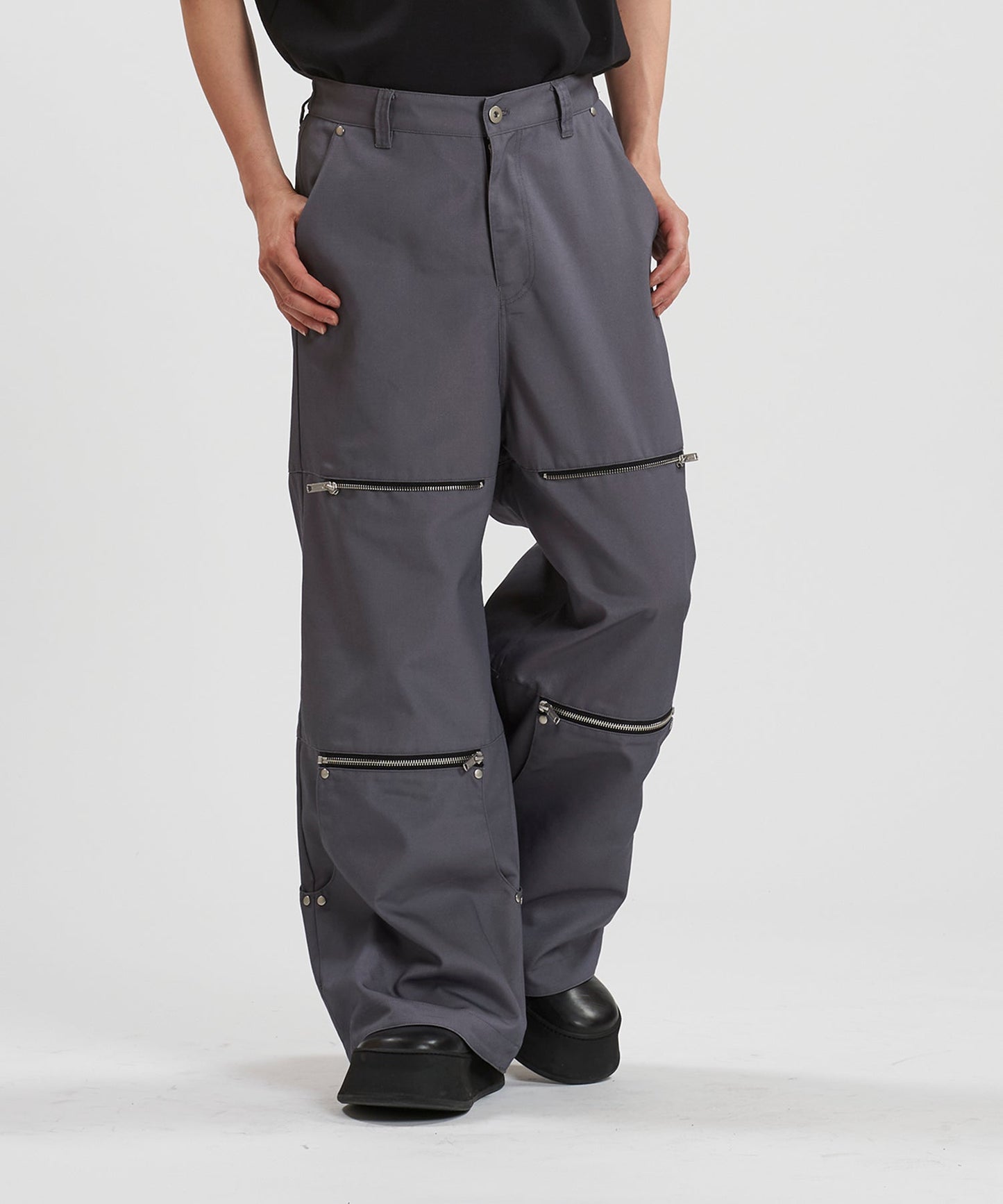 GRAY Model:H169cm