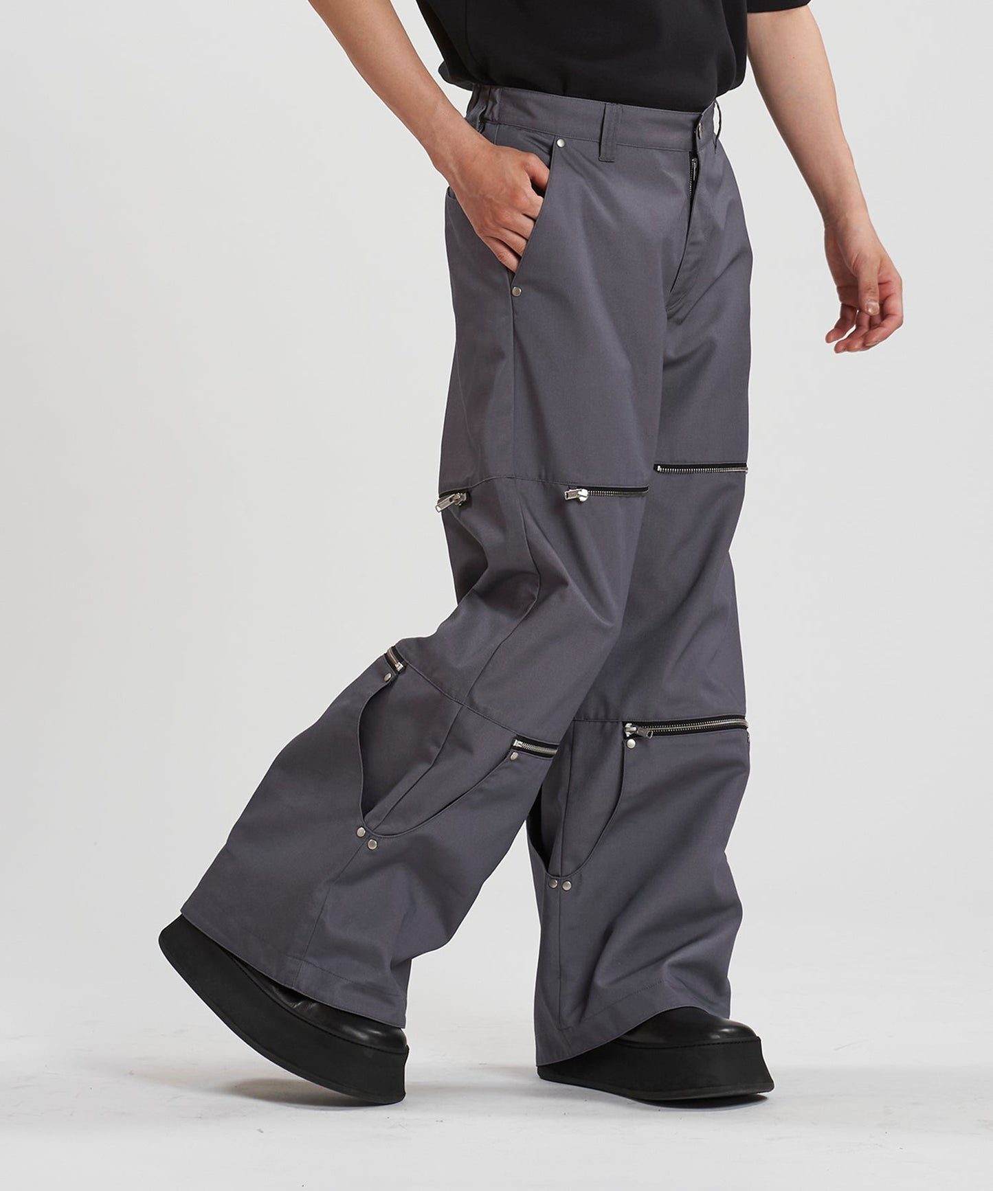GRAY Model:H169cm