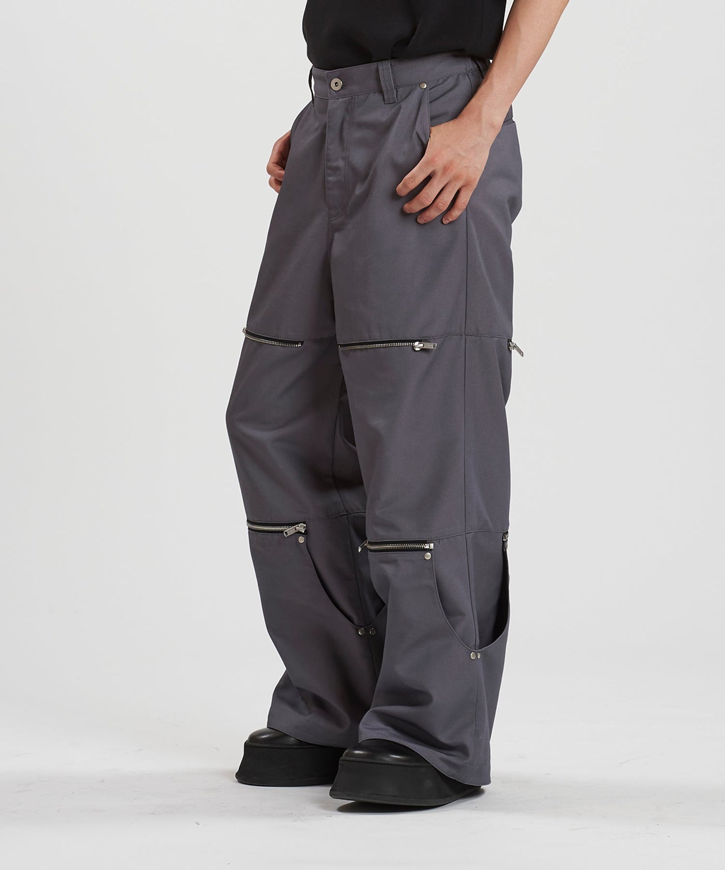 GRAY Model:H169cm