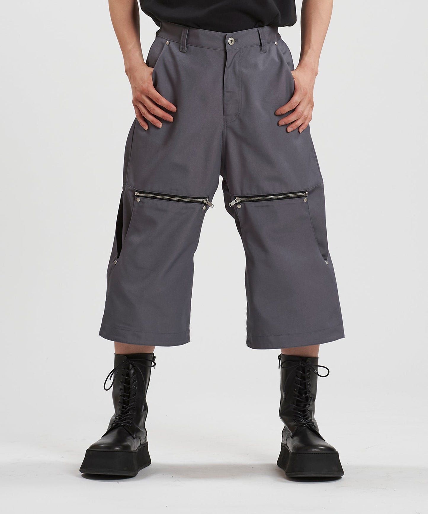 GRAY Model:H169cm