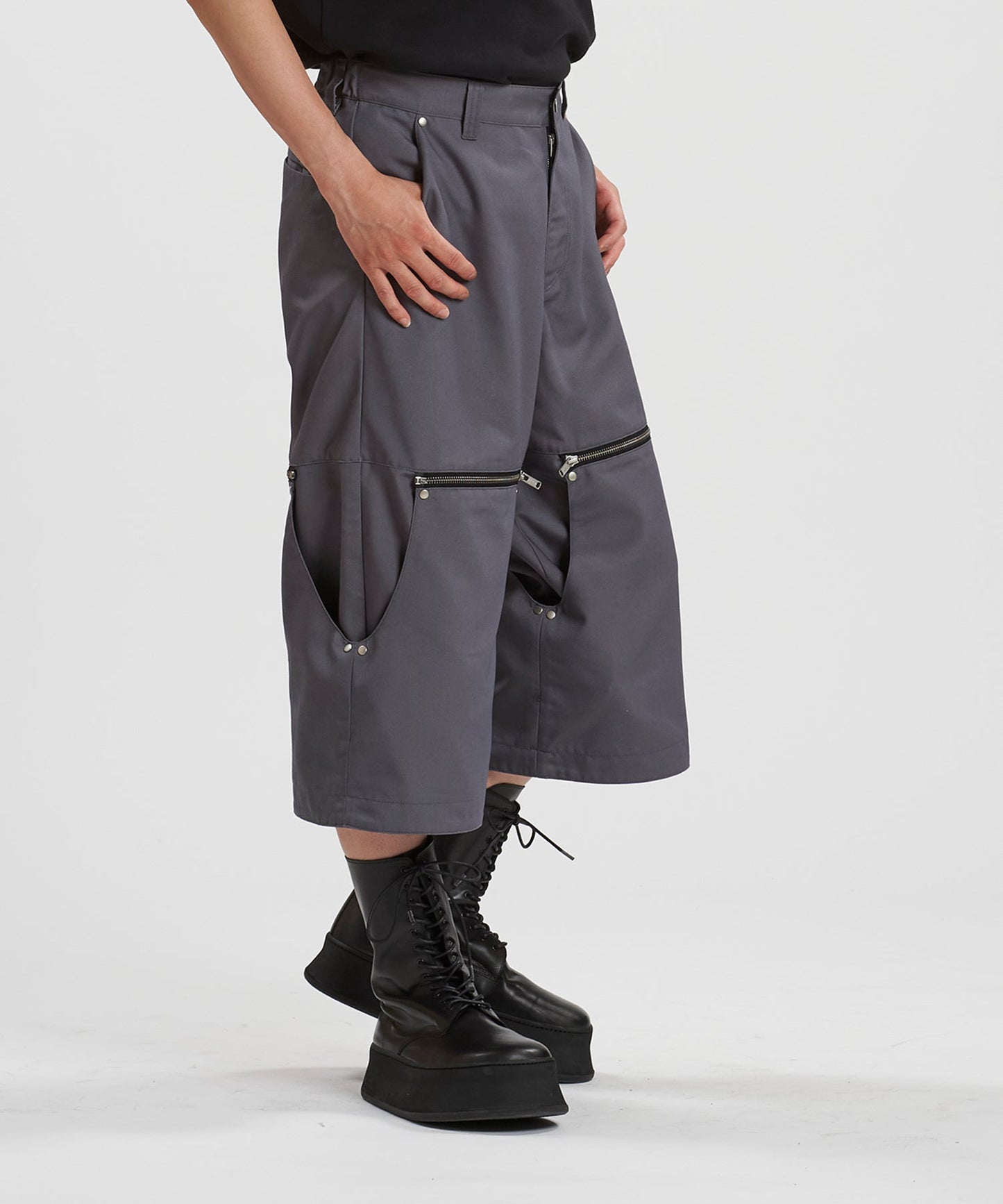 GRAY Model:H169cm