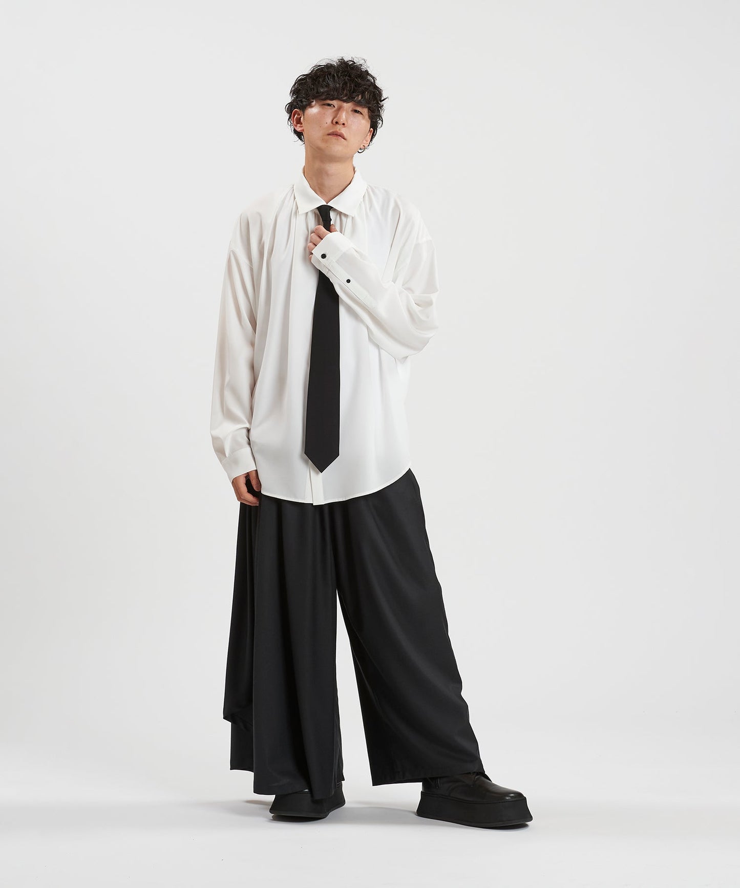 WHITE Model:H169cm