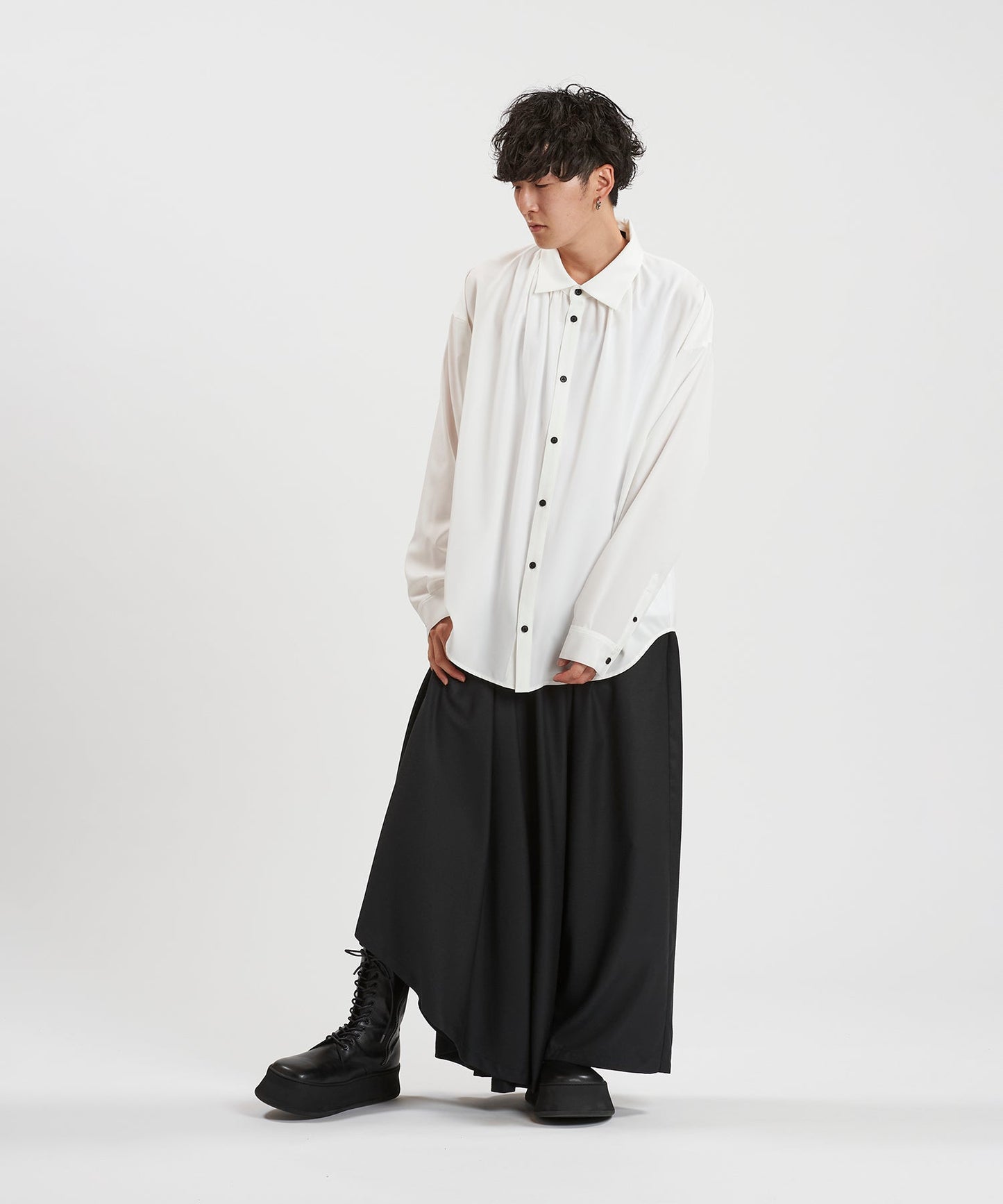WHITE Model:H169cm