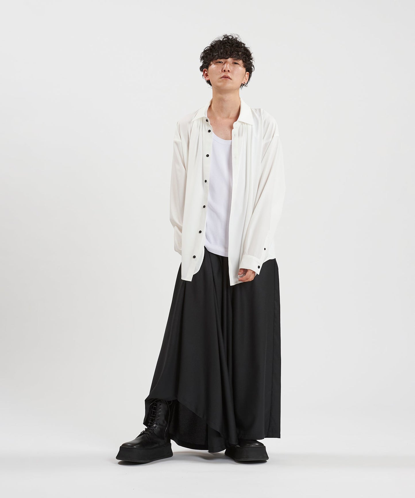 WHITE Model:H169cm