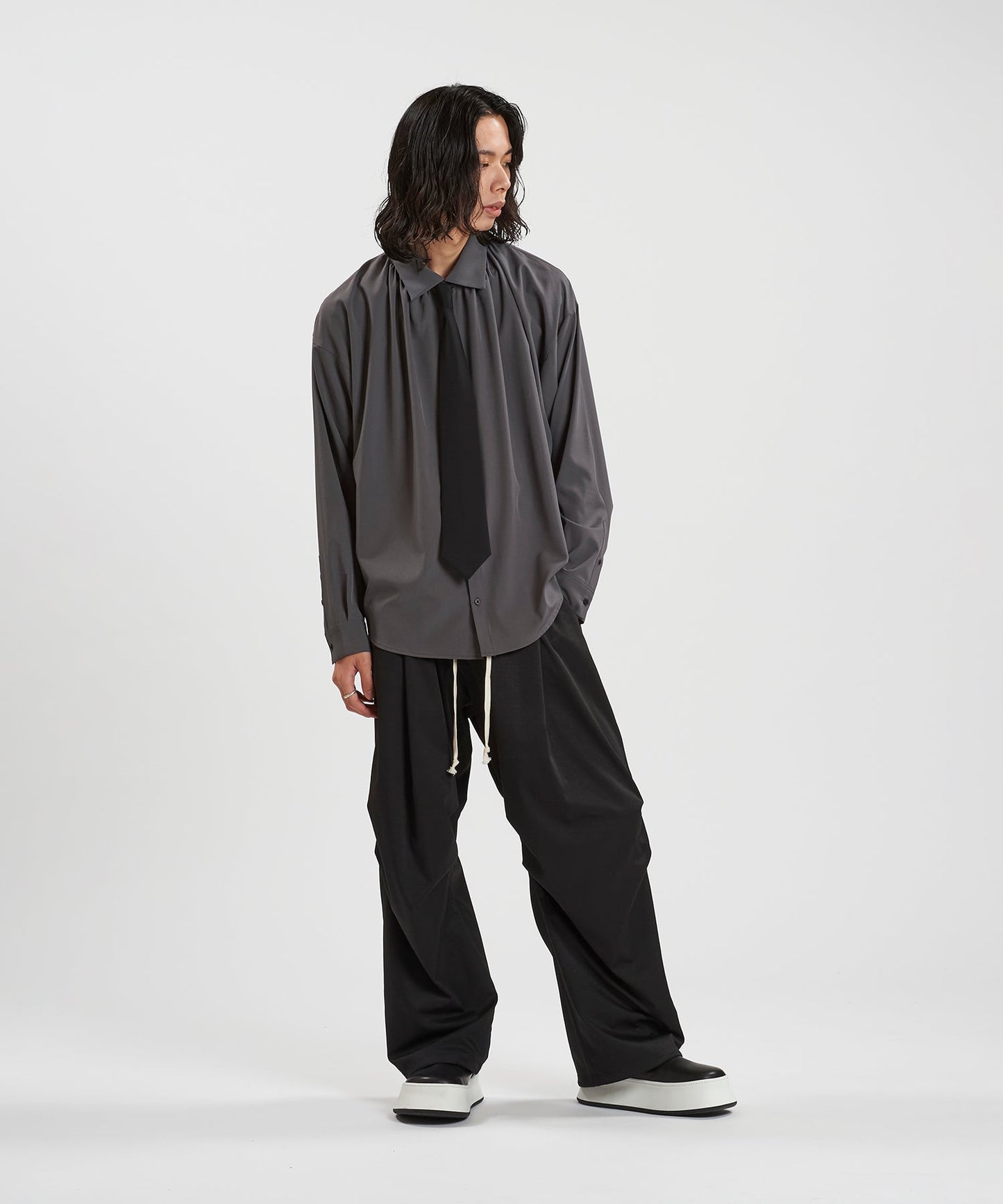 GRAY Model:H180cm