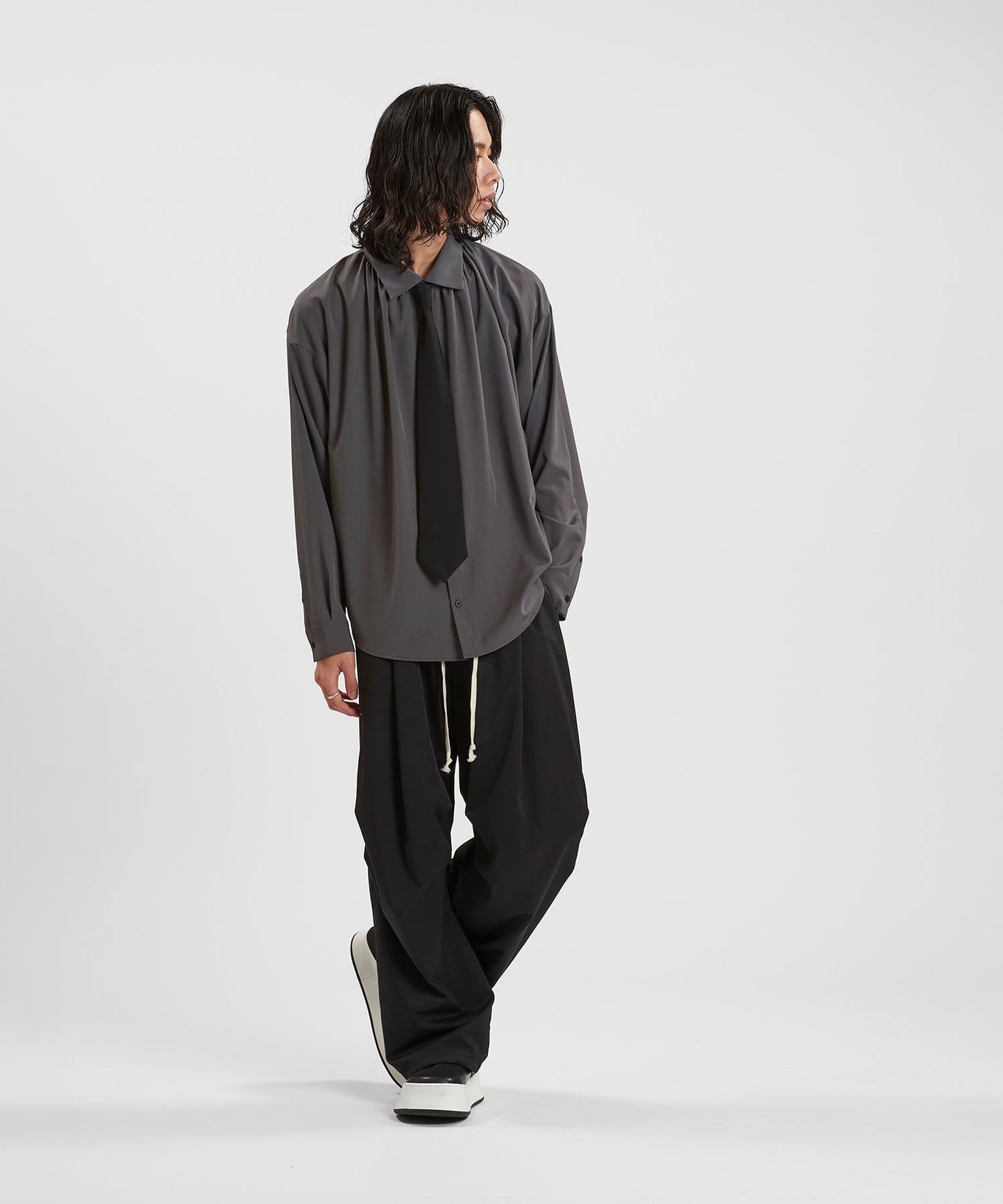 GRAY Model:H180cm