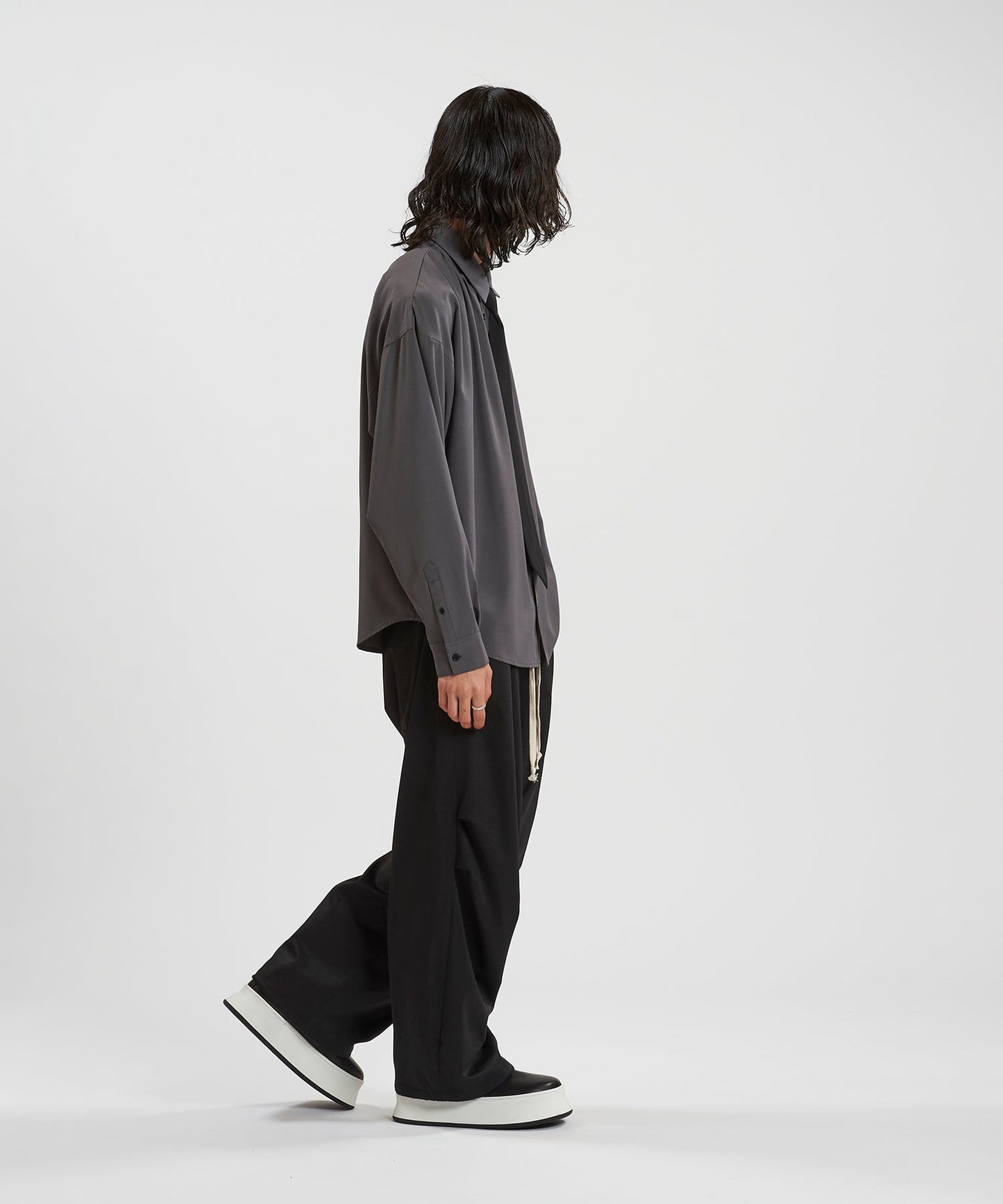 GRAY Model:H180cm