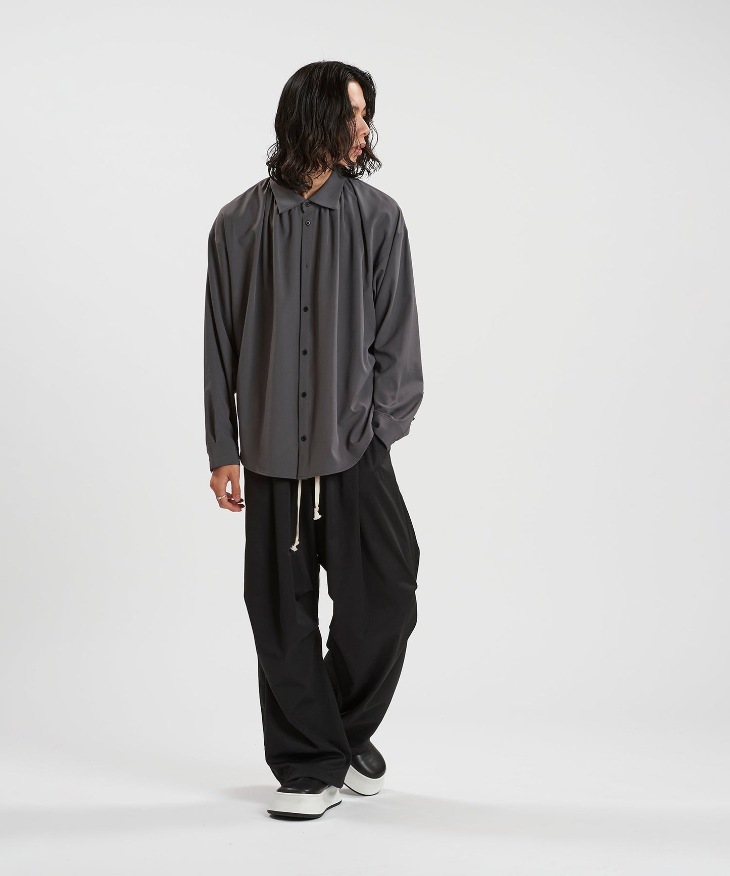 GRAY Model:H180cm