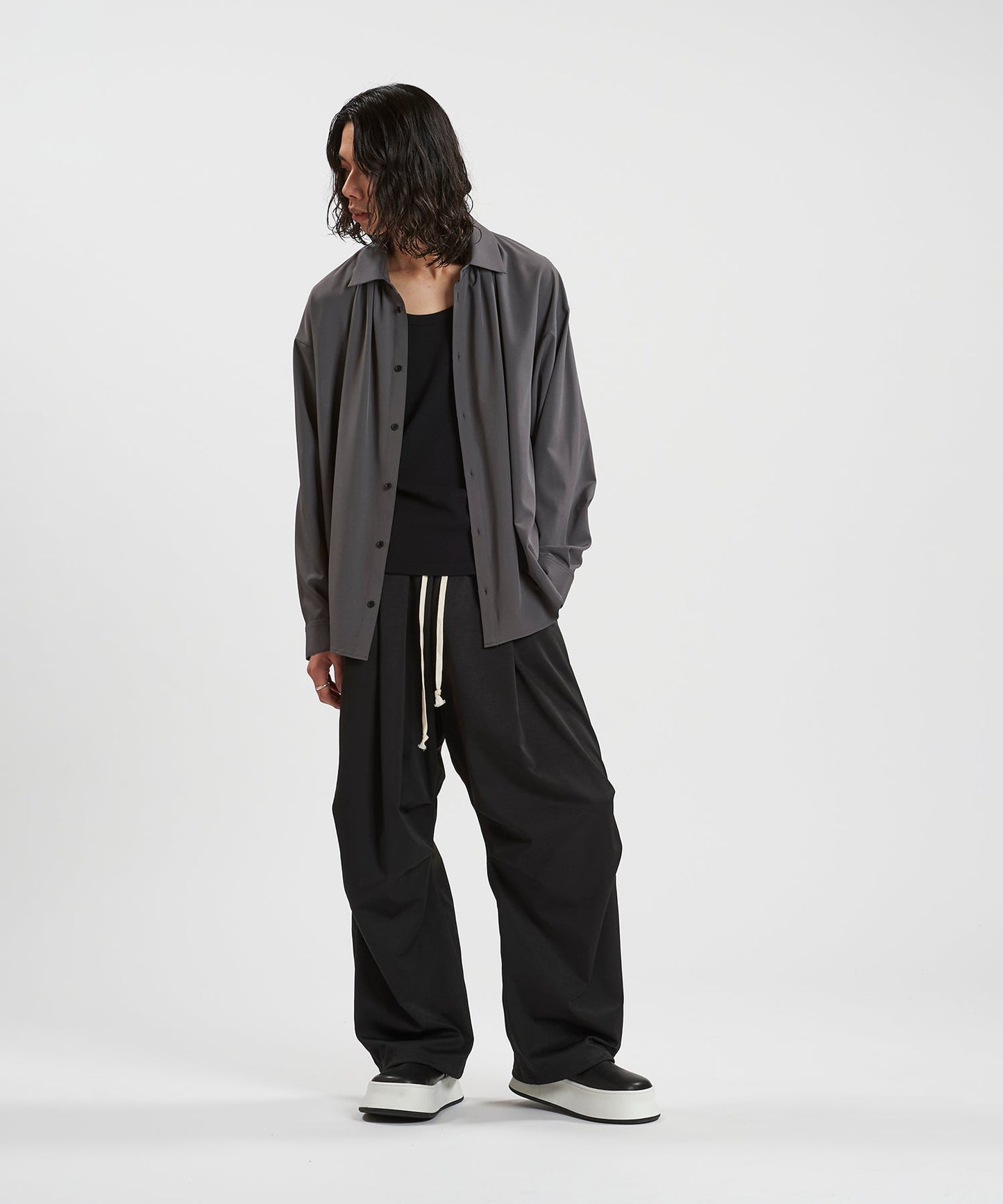 GRAY Model:H180cm