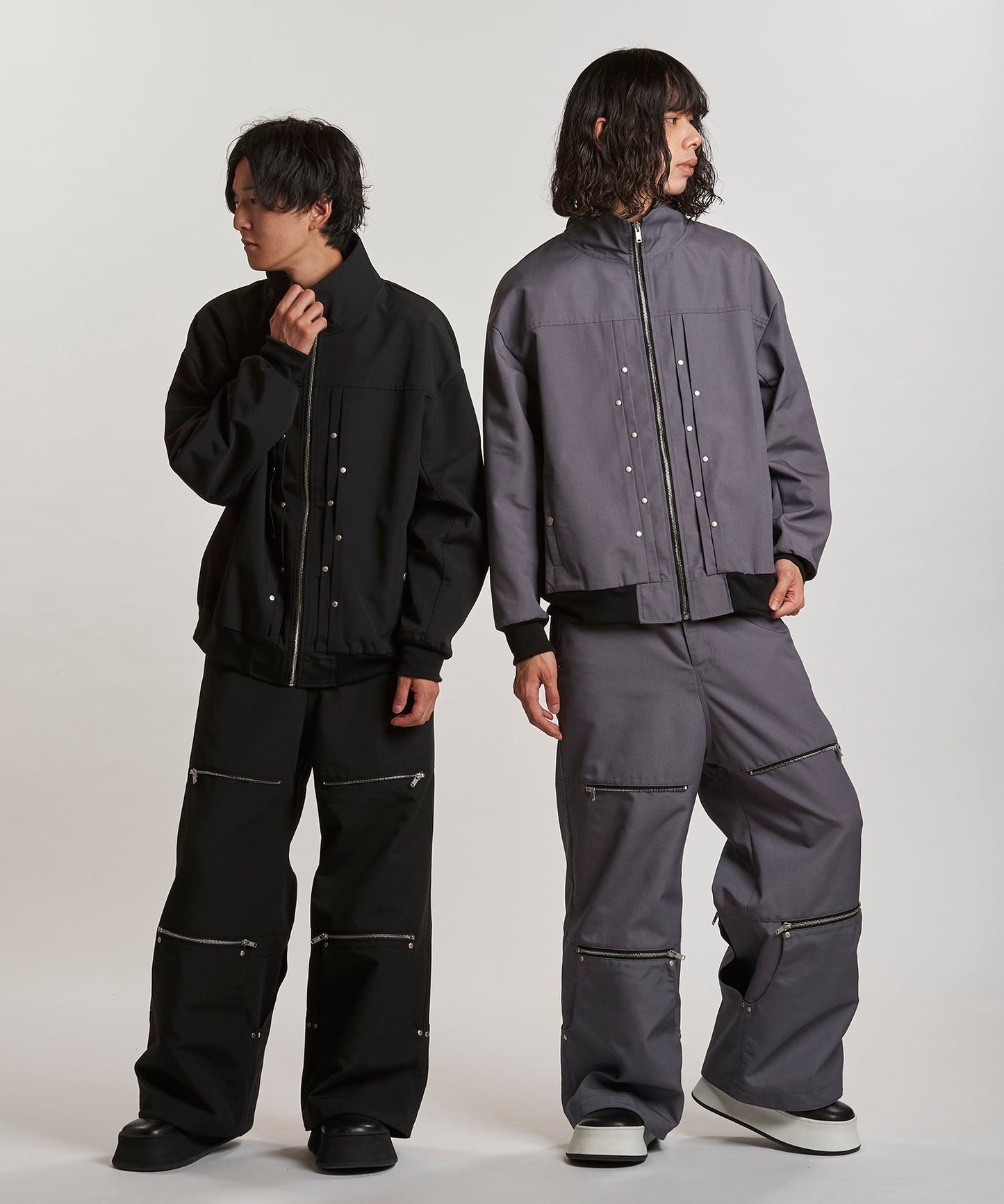 BLACK Model:H169cm / GRAY Model:H180cm