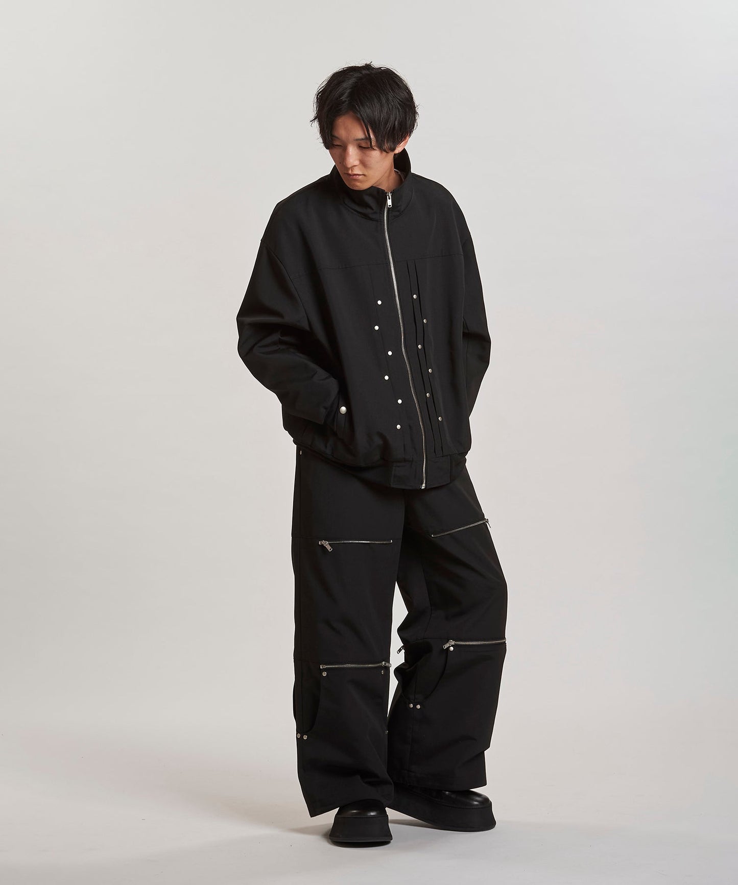 BLACK Model:H169cm