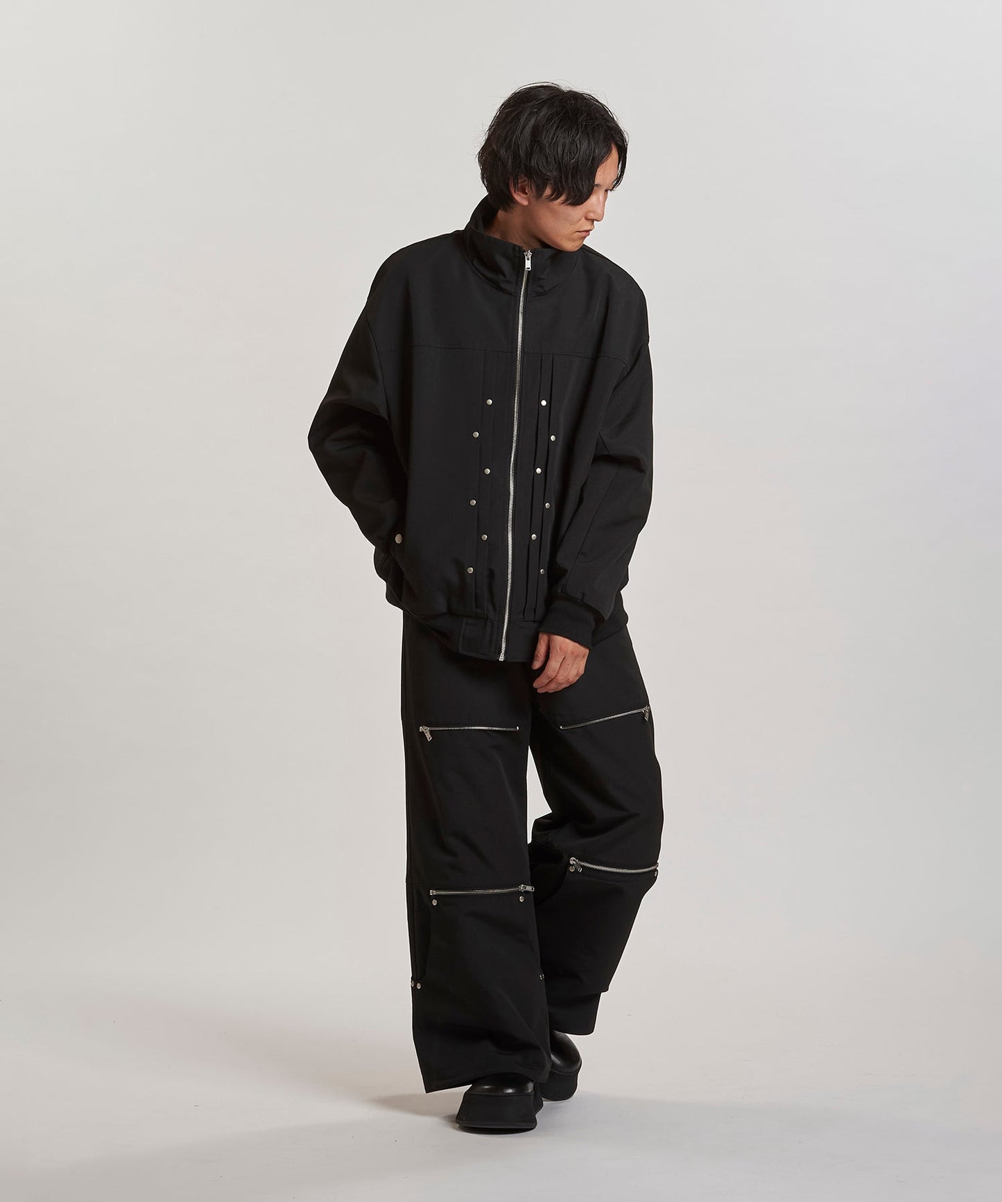 BLACK Model:H169cm