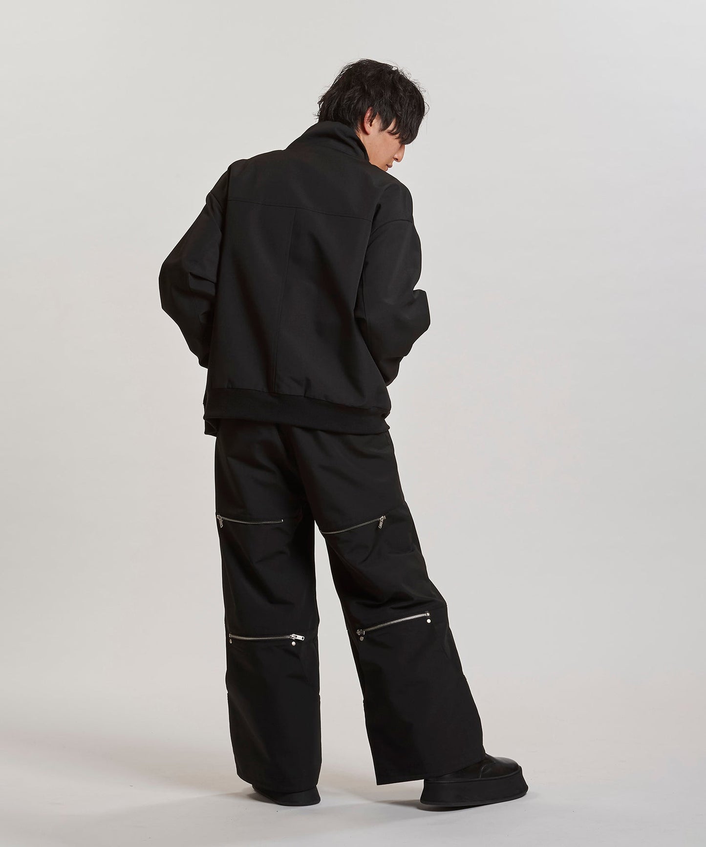 BLACK Model:H169cm