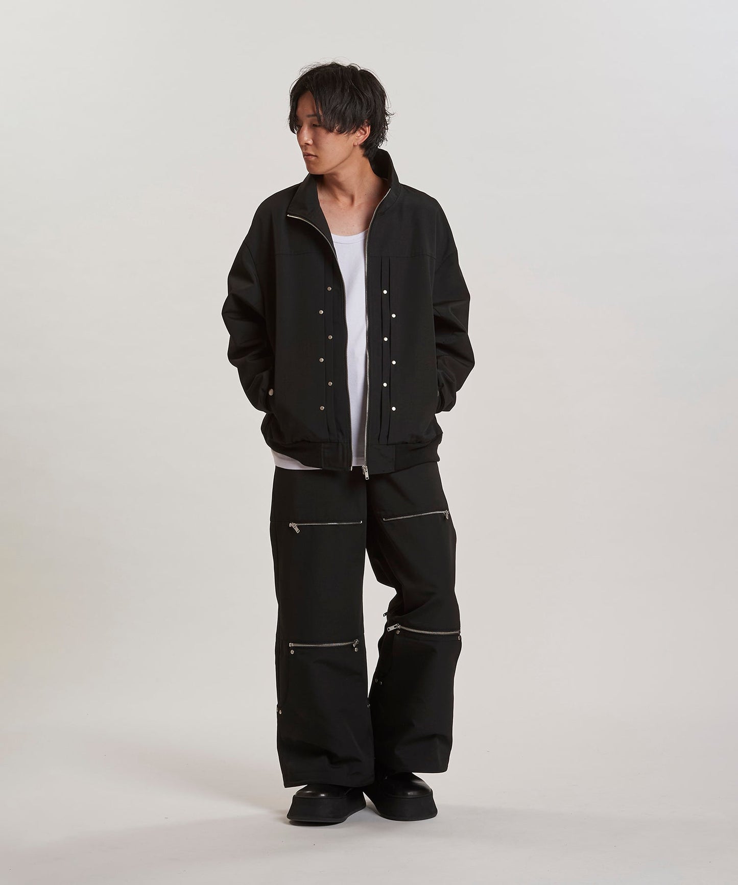 BLACK Model:H169cm