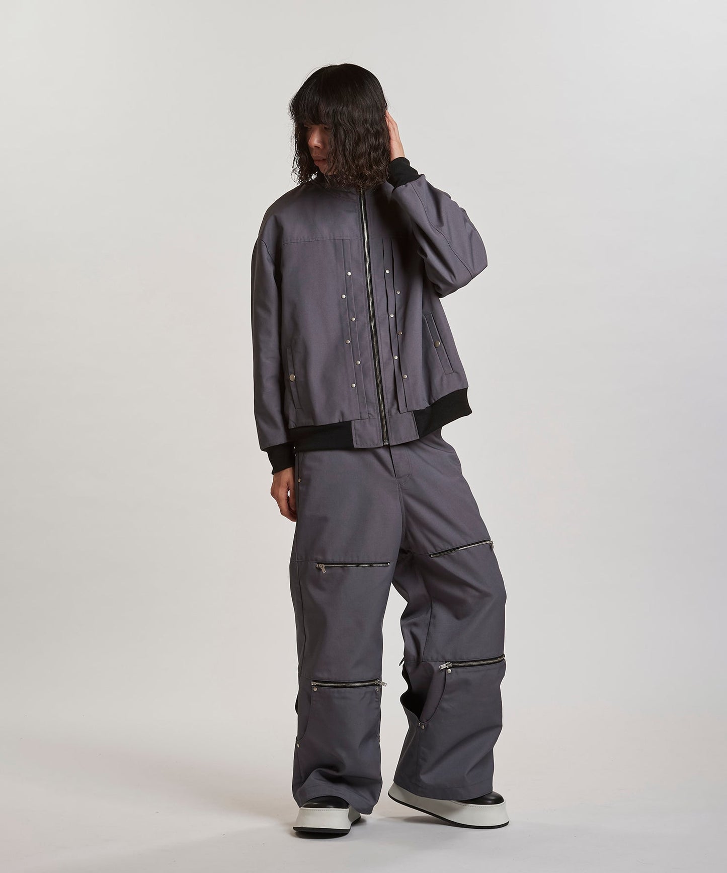 GRAY Model:H180cm