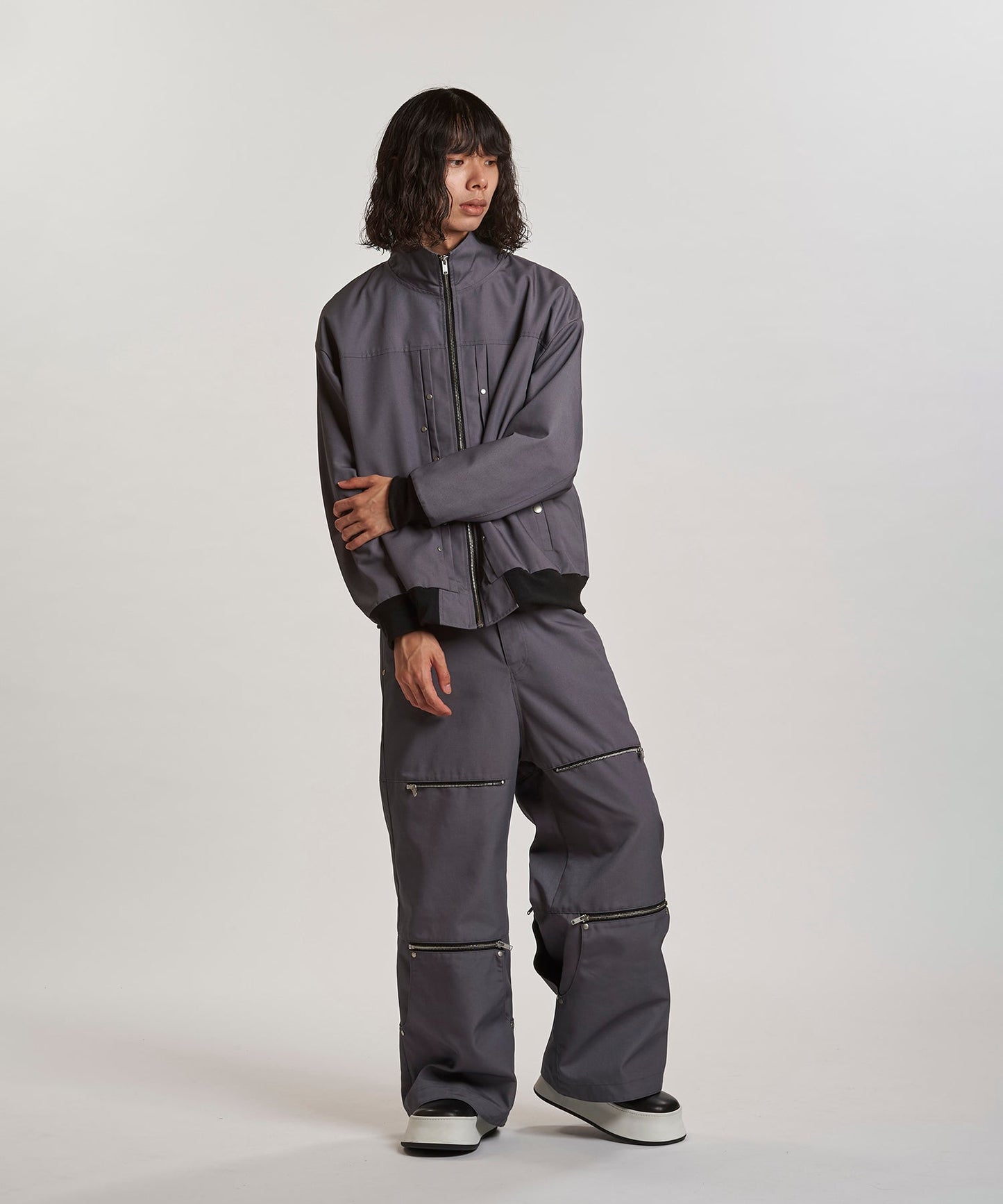 GRAY Model:H180cm