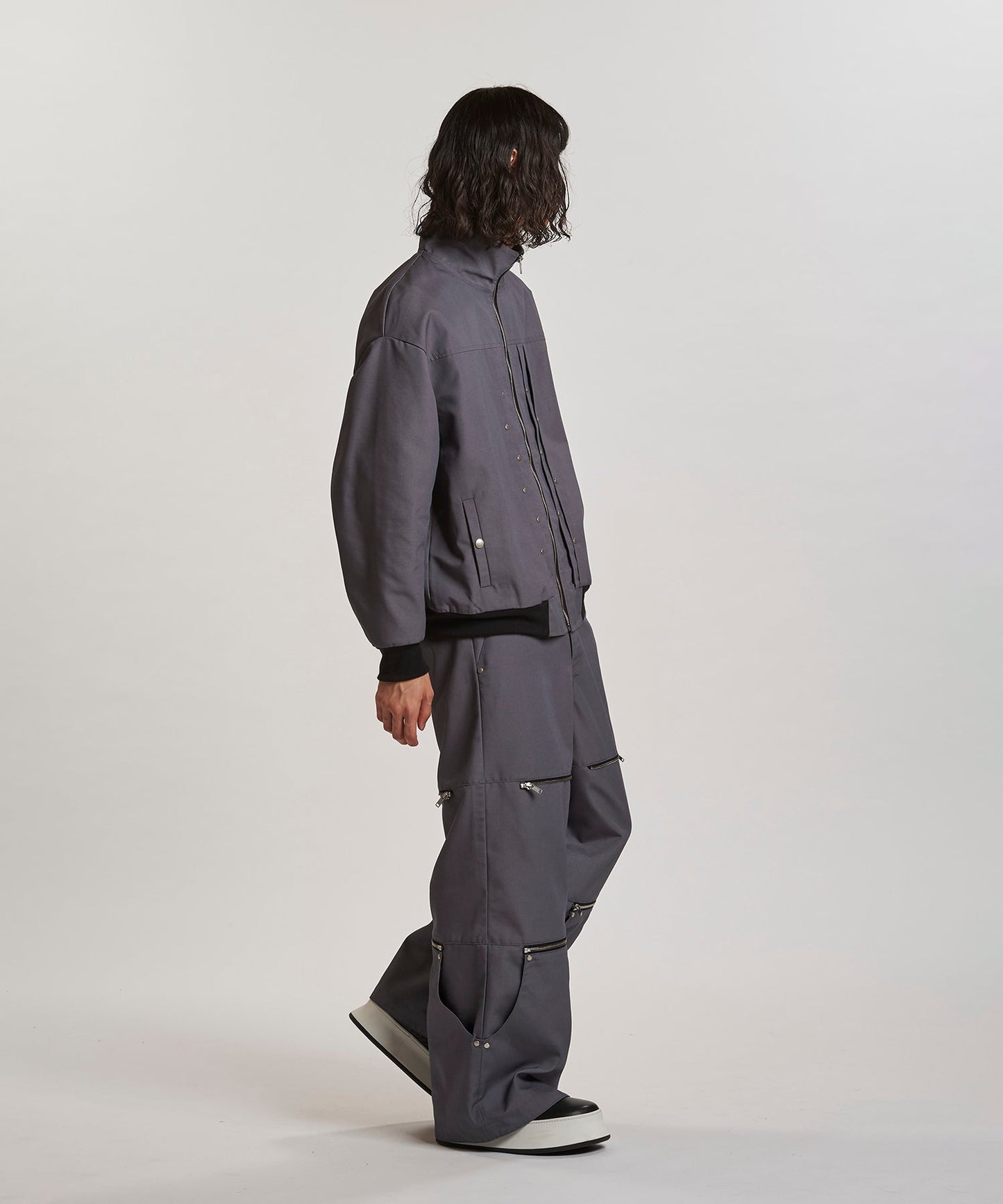 GRAY Model:H180cm