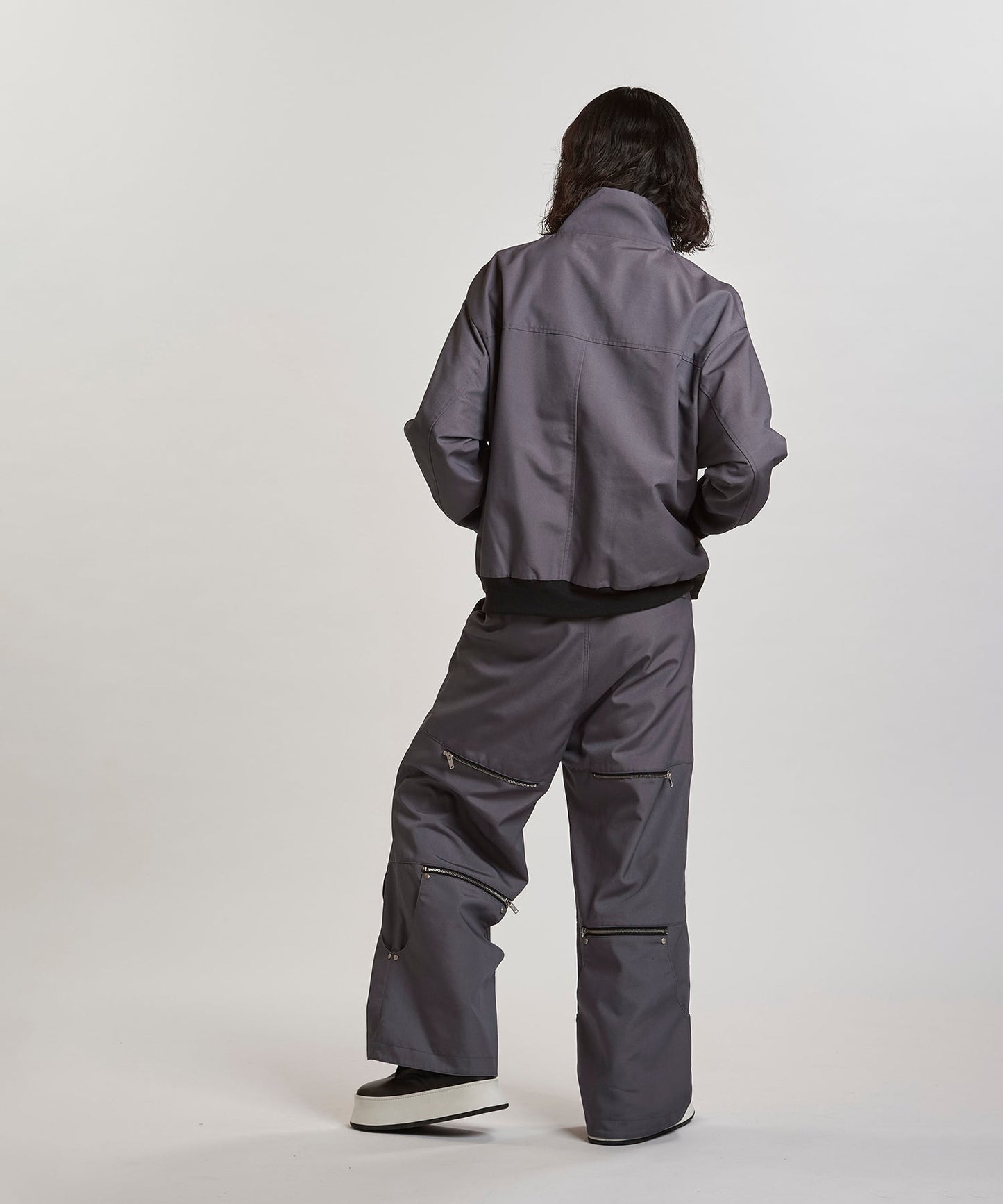 GRAY Model:H180cm