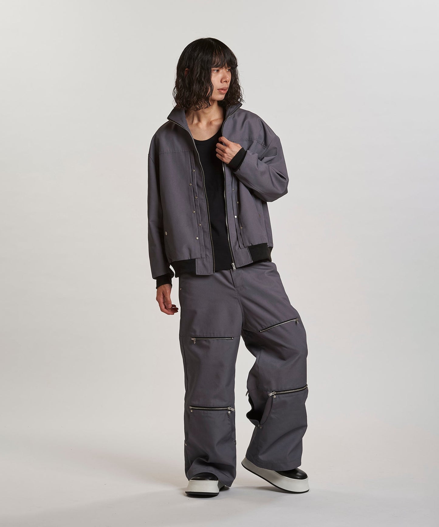 GRAY Model:H180cm