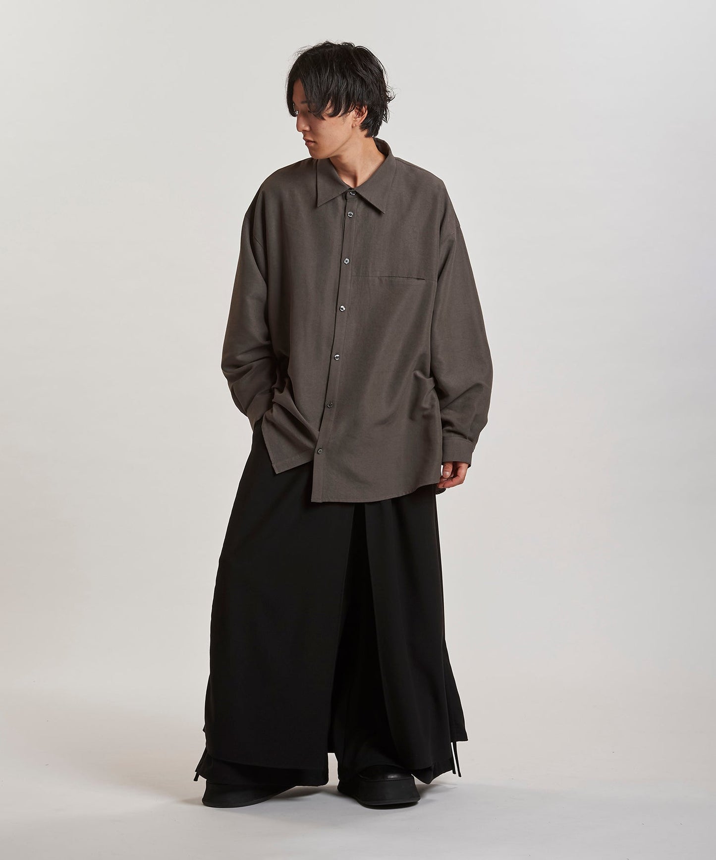 GRAY Model:H169cm
