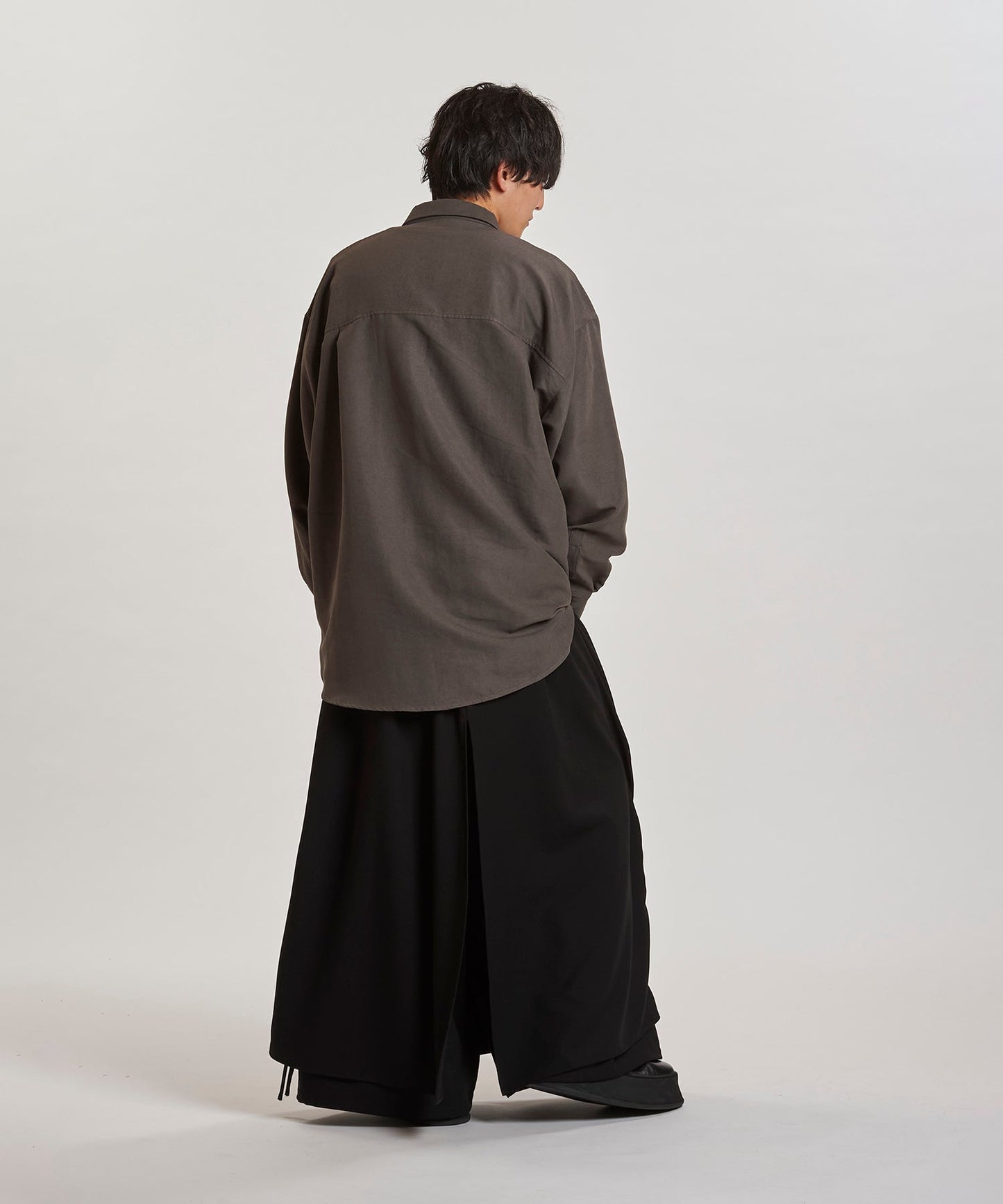GRAY Model:H169cm