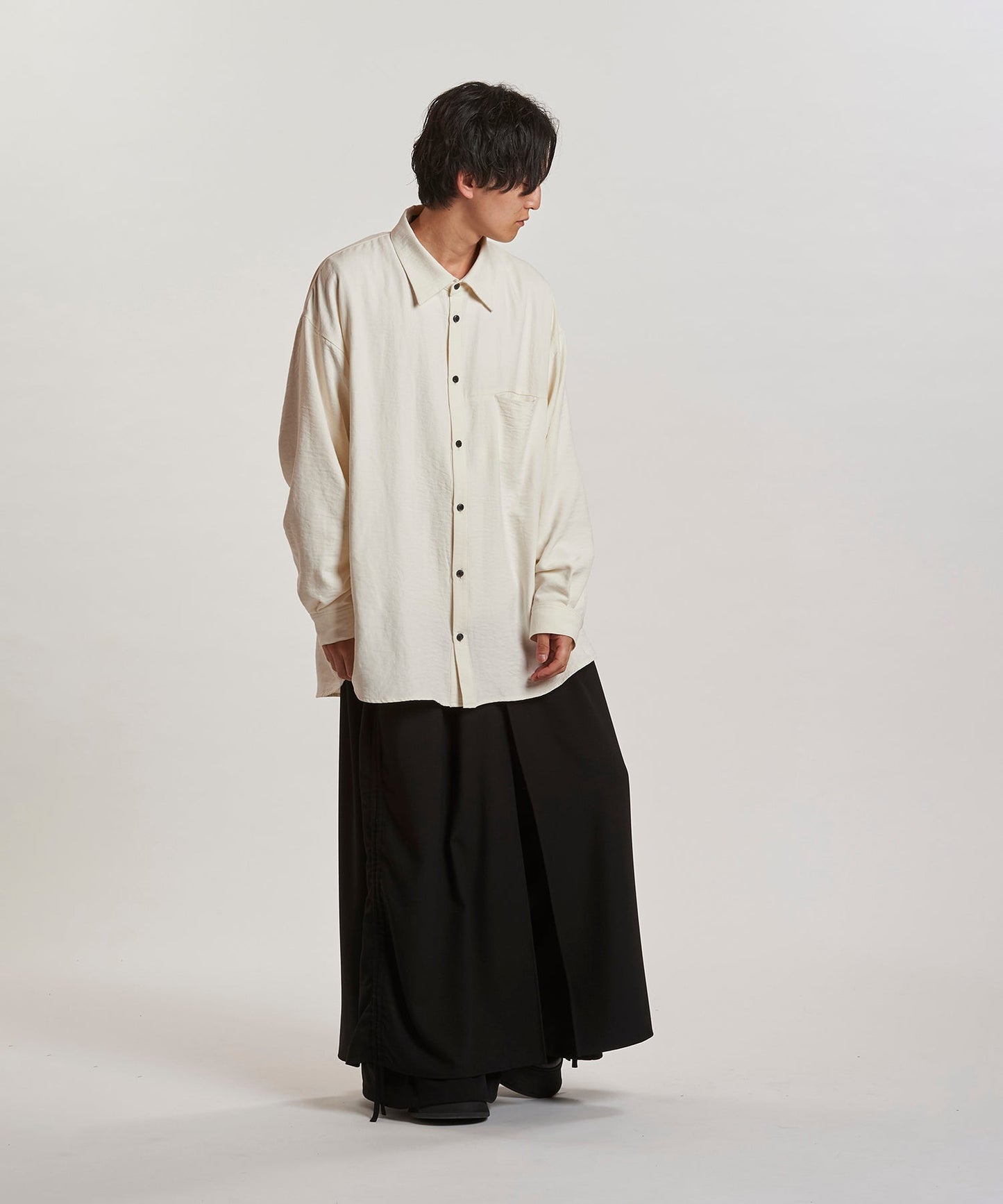 IVORY Model:H169cm